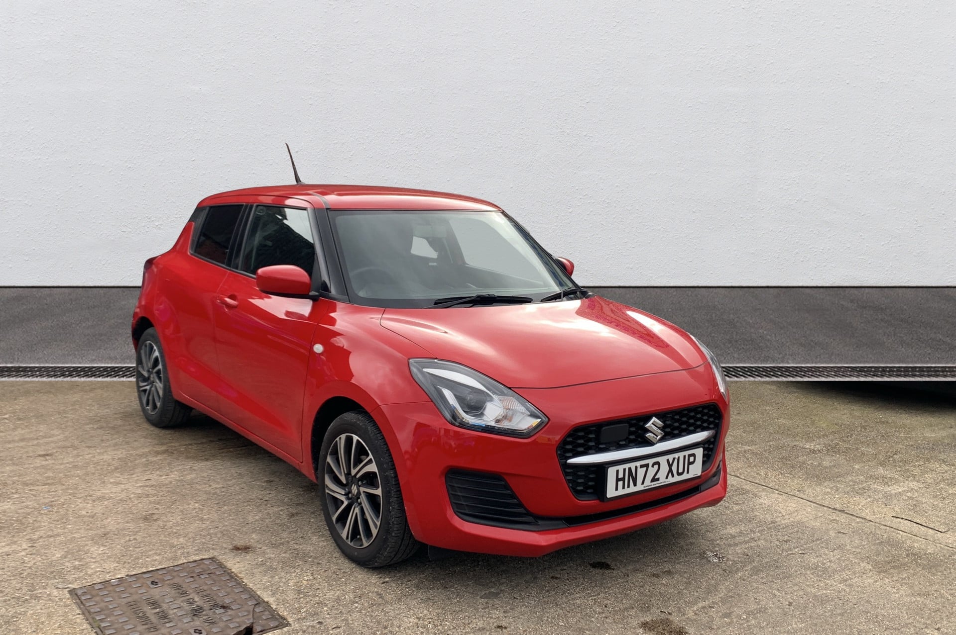 Main listing image - Suzuki Swift