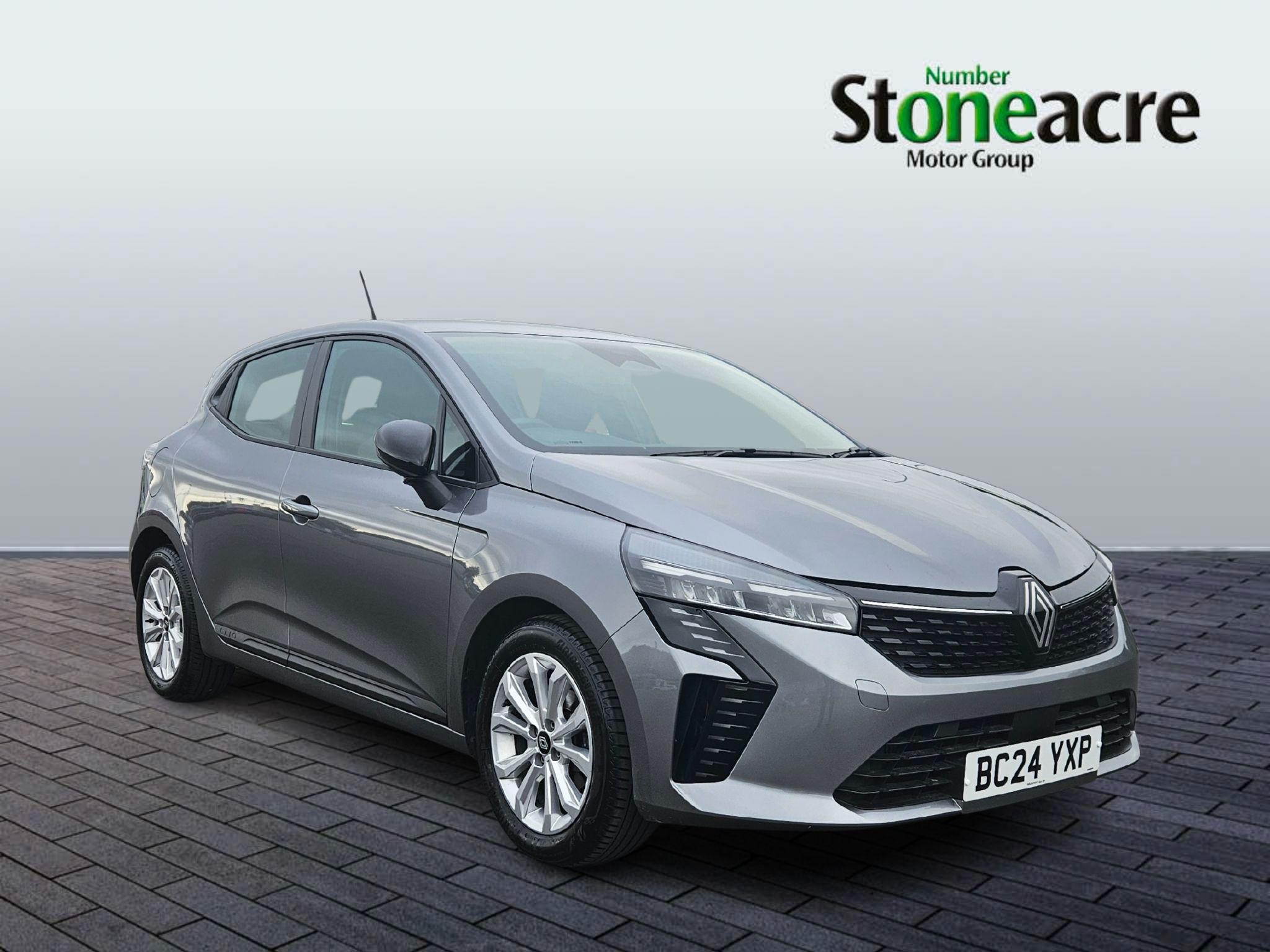 Main listing image - Renault Clio