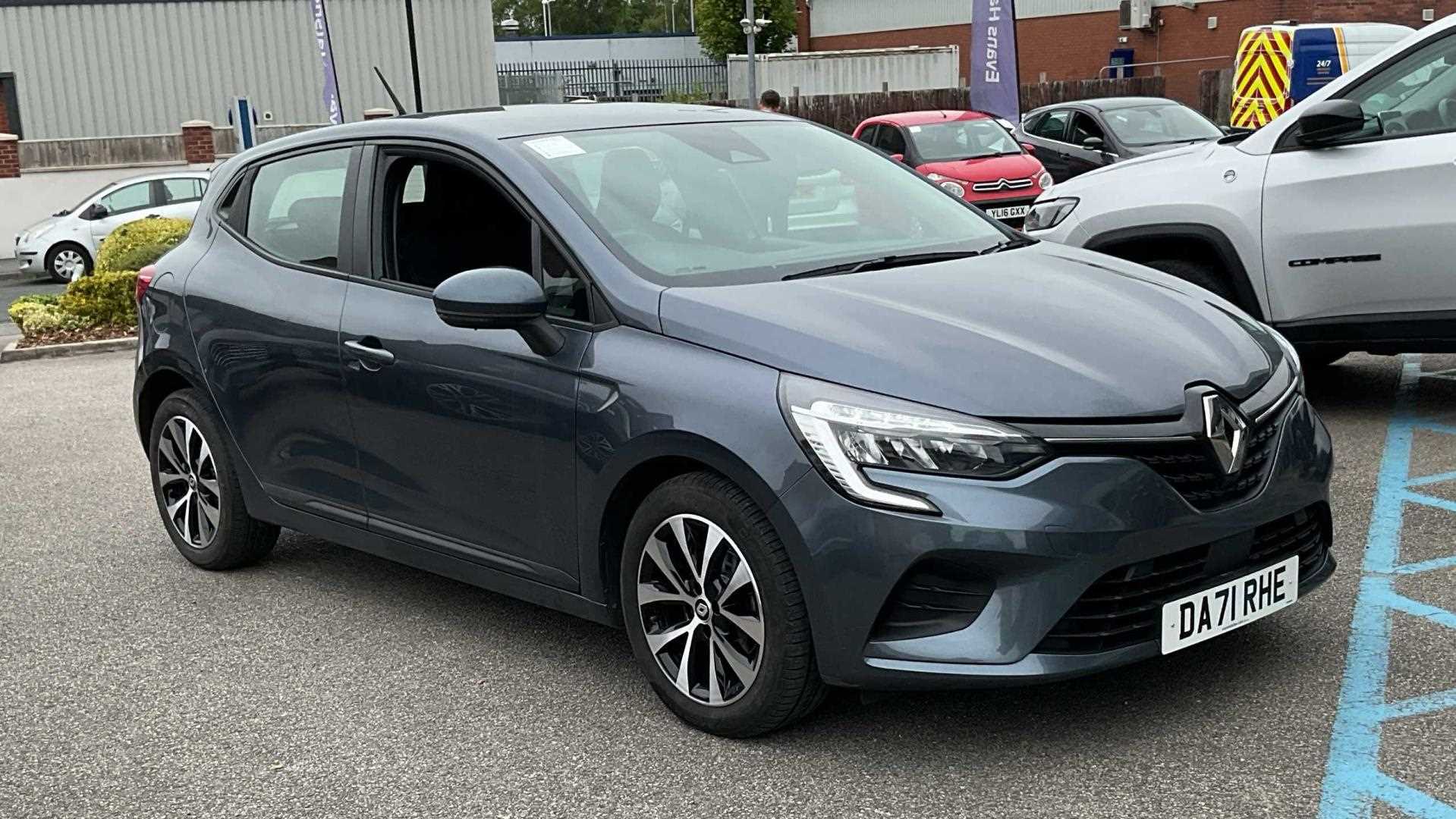 Main listing image - Renault Clio