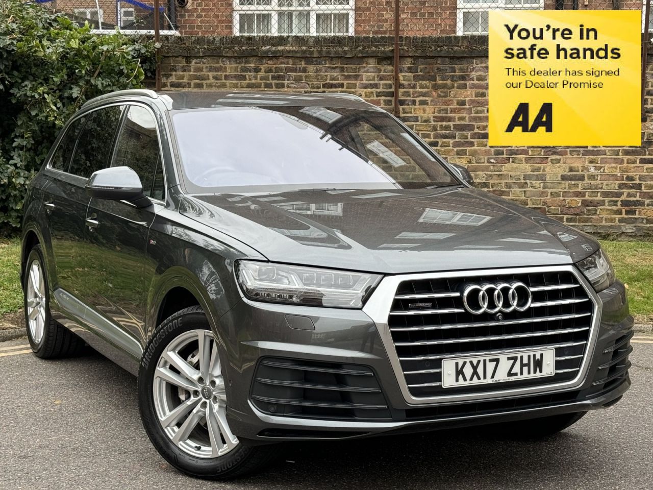 Main listing image - Audi Q7