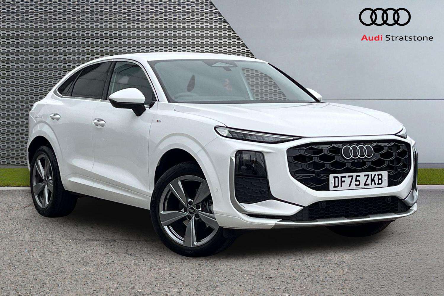 Main listing image - Audi Q3