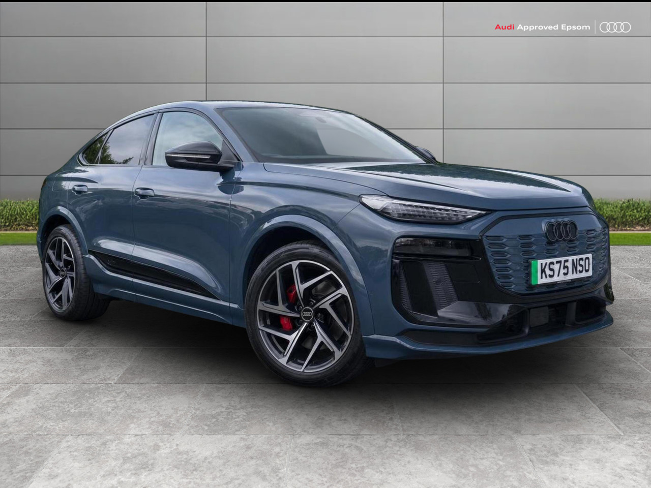 Main listing image - Audi Q6