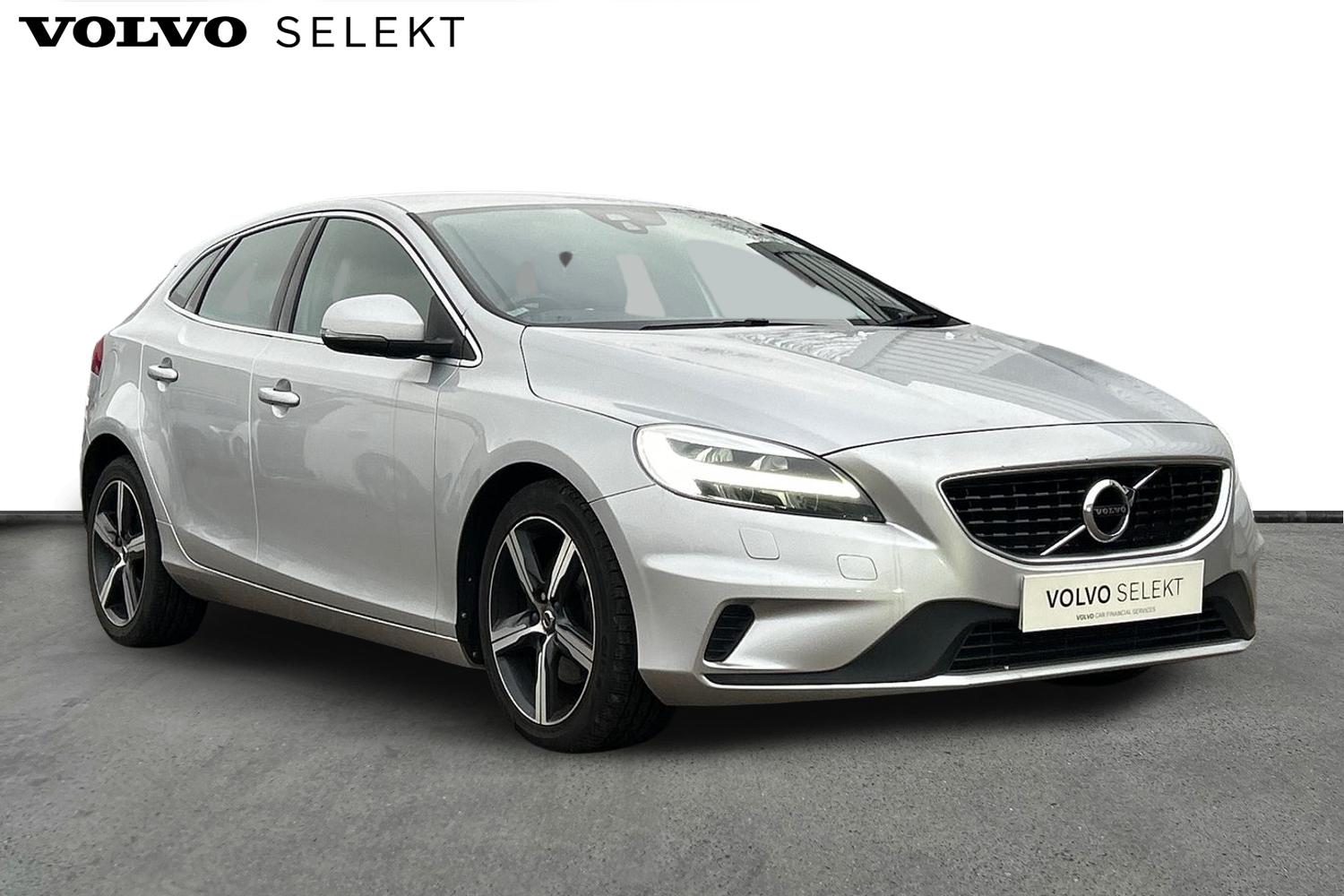 Main listing image - Volvo V40