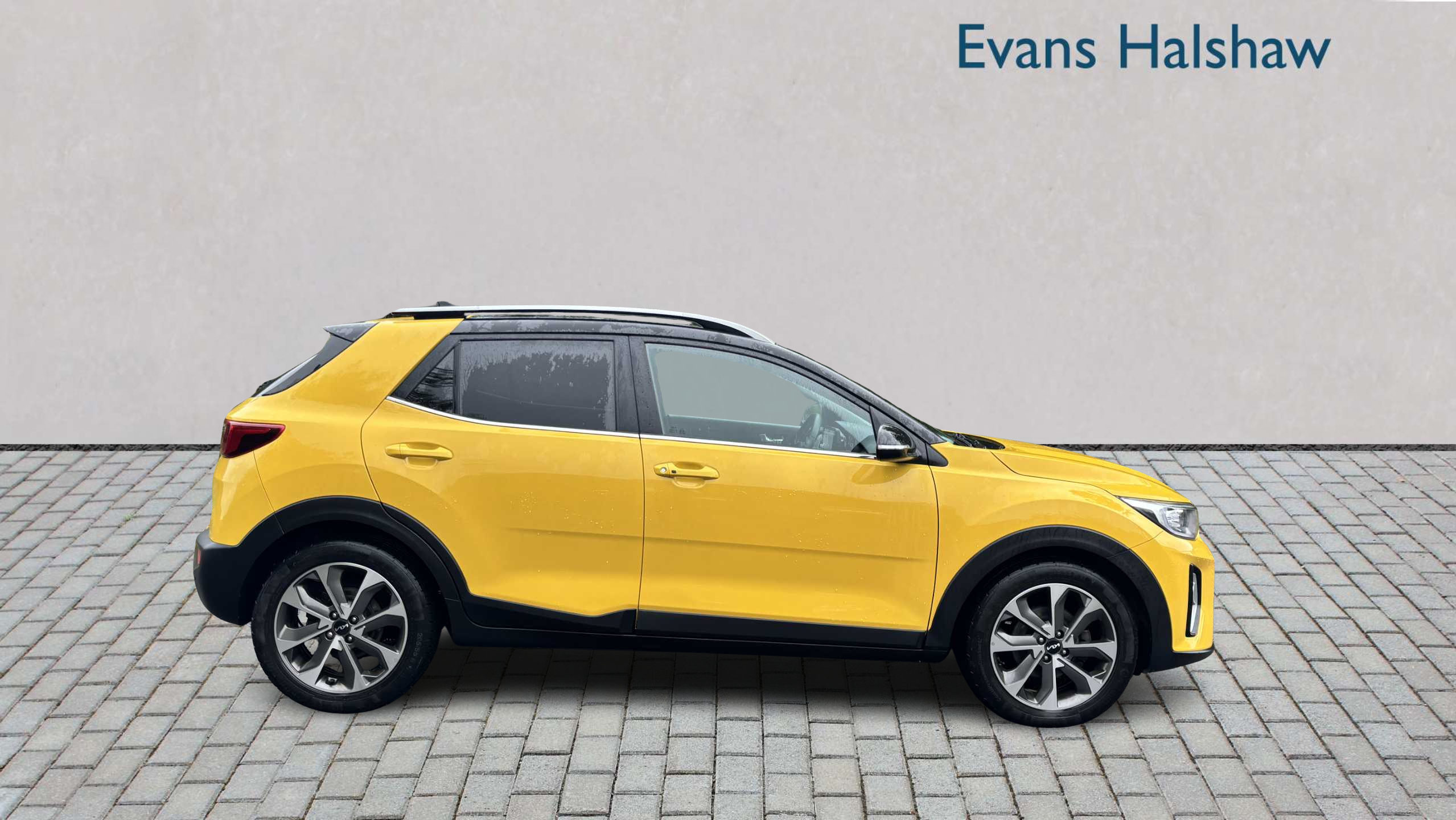 Main listing image - Kia Stonic