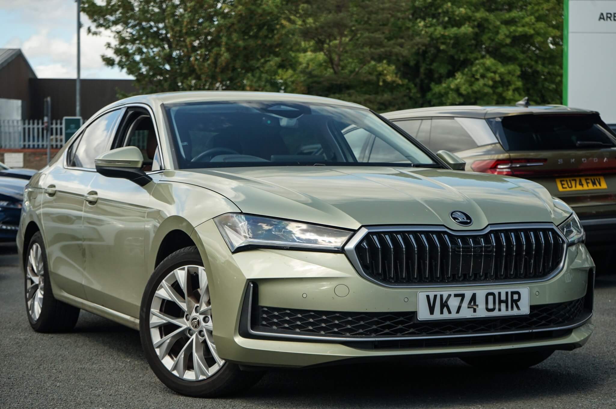 Main listing image - Skoda Superb