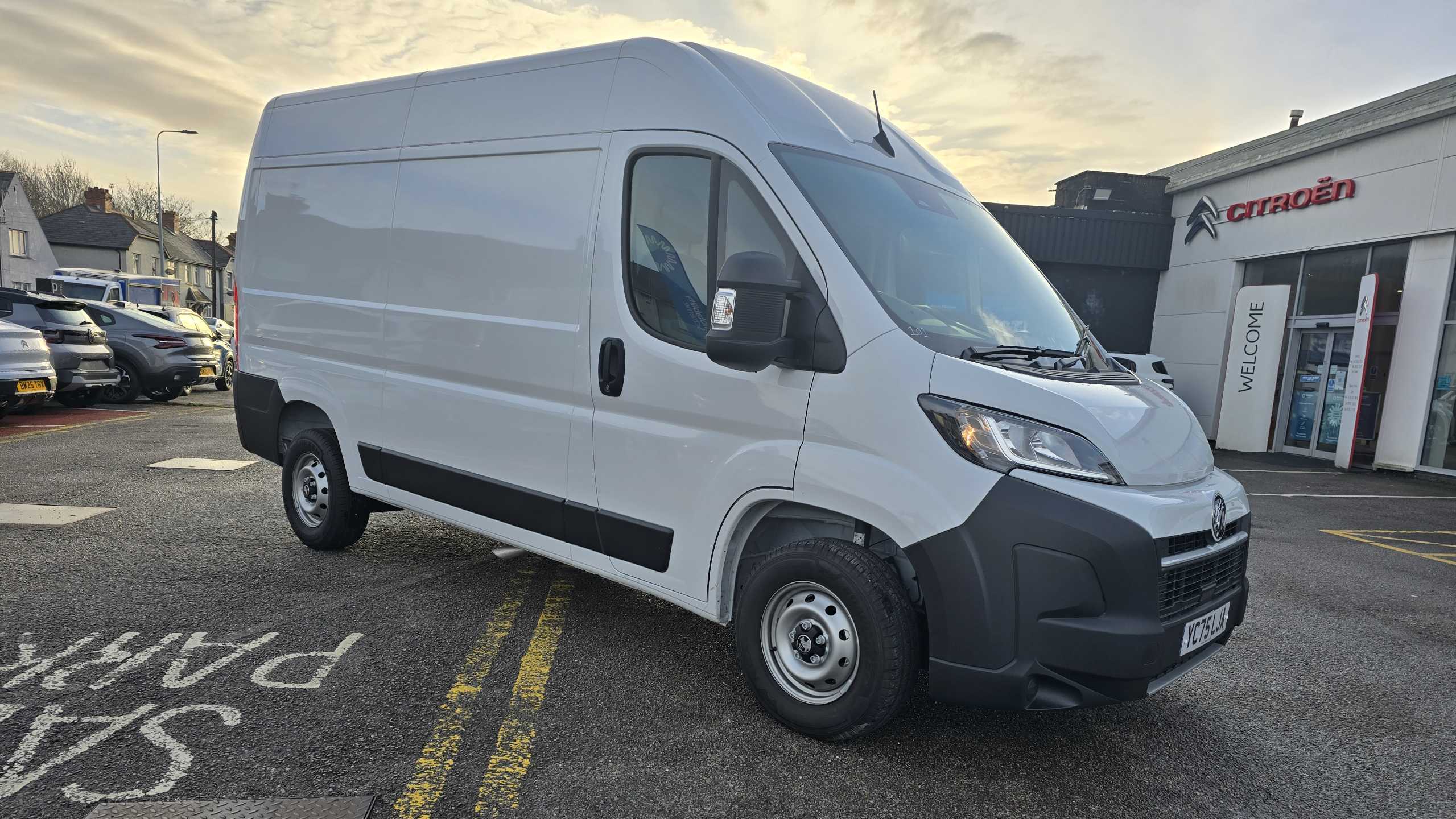 Main listing image - Vauxhall Movano