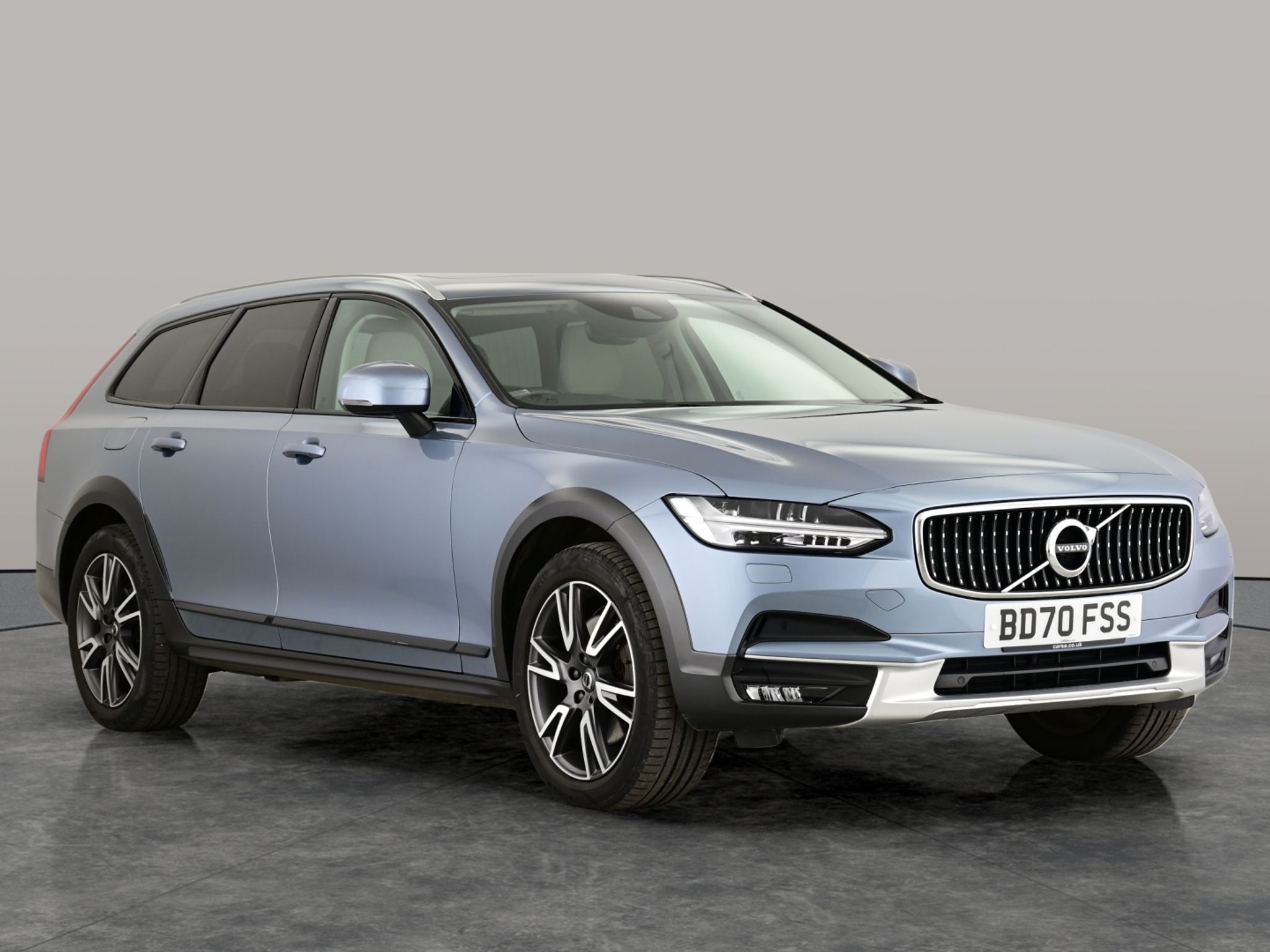 Main listing image - Volvo V90 Cross Country