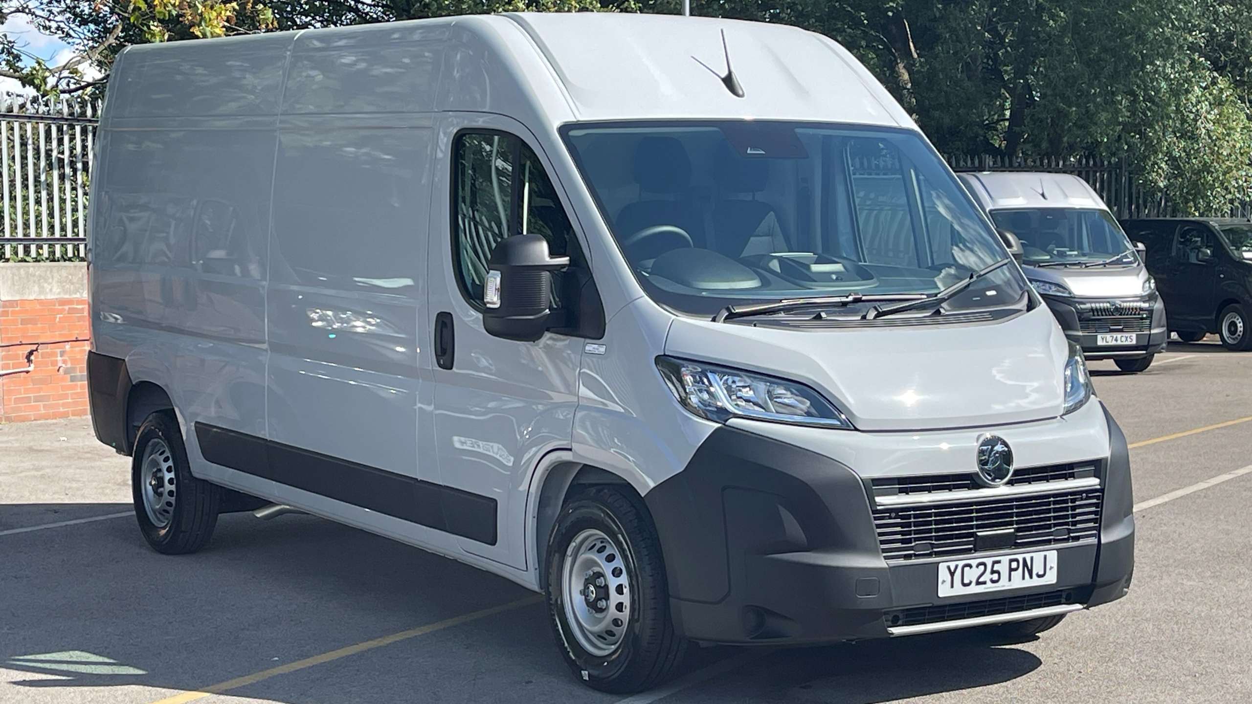 Main listing image - Vauxhall Movano