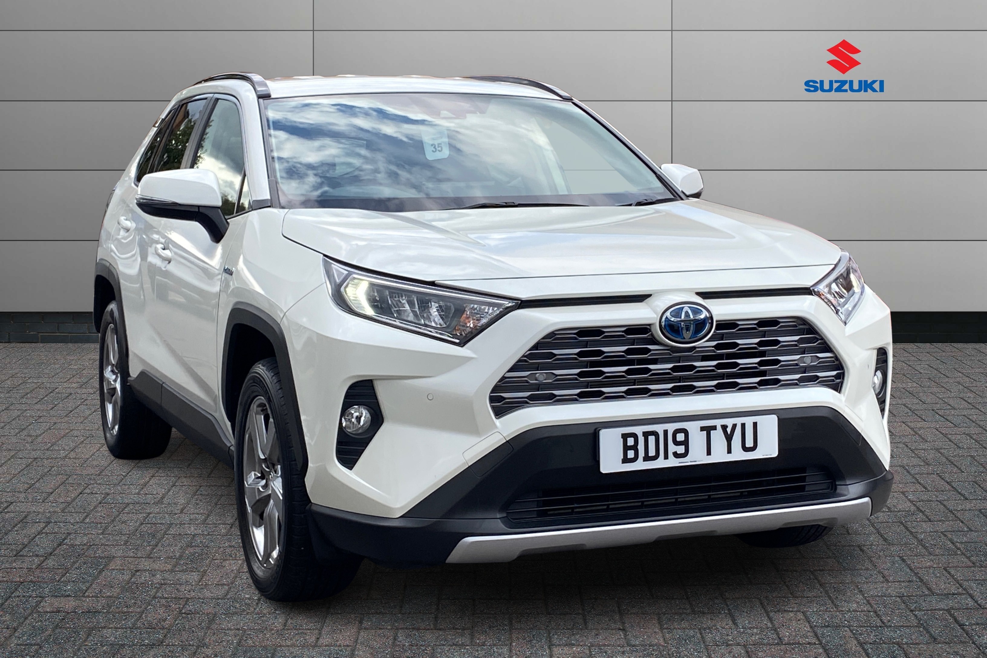 Main listing image - Toyota RAV4