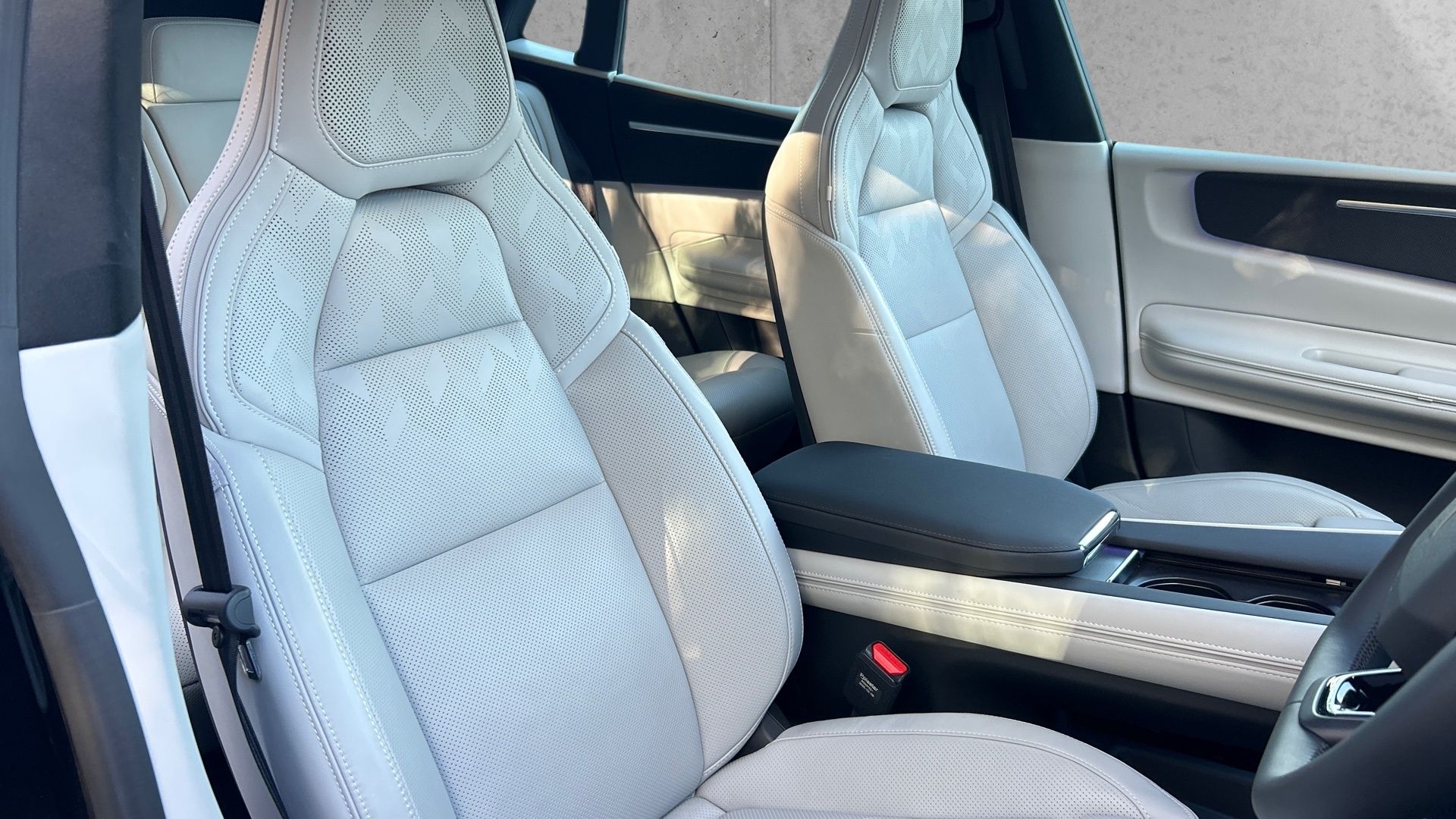 Main listing image - Polestar 4