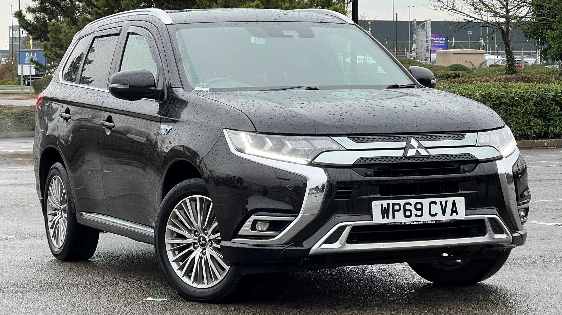 Main listing image - Mitsubishi Outlander