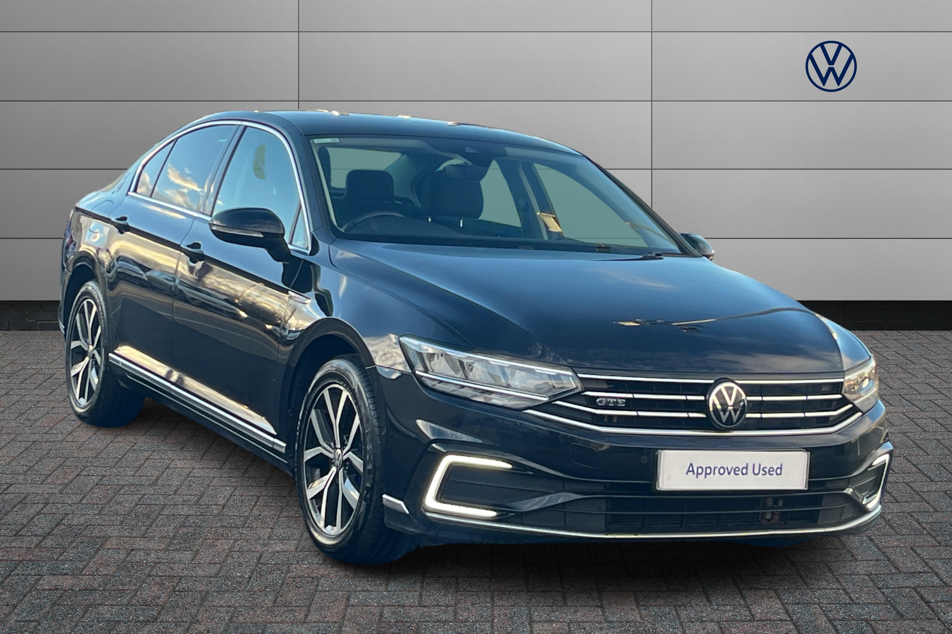 Main listing image - Volkswagen Passat GTE