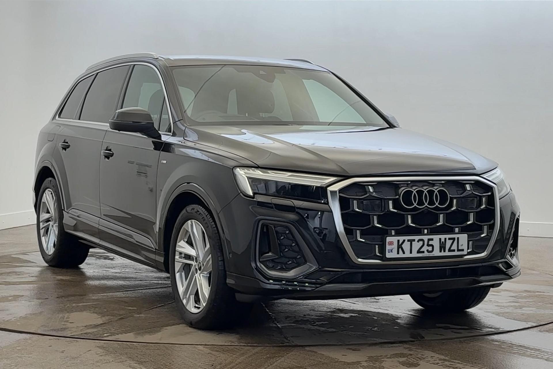 Main listing image - Audi Q7