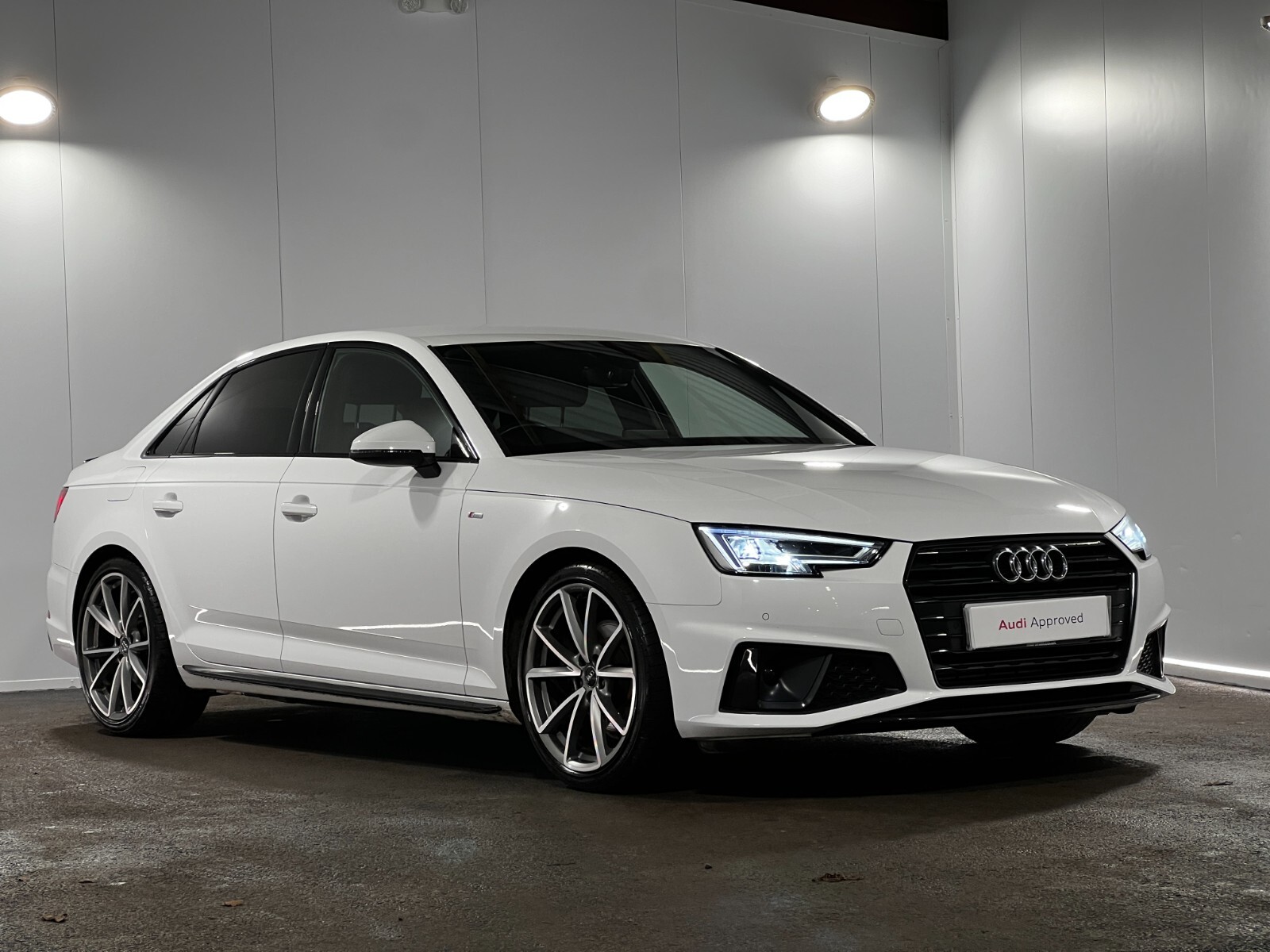 Main listing image - Audi A4