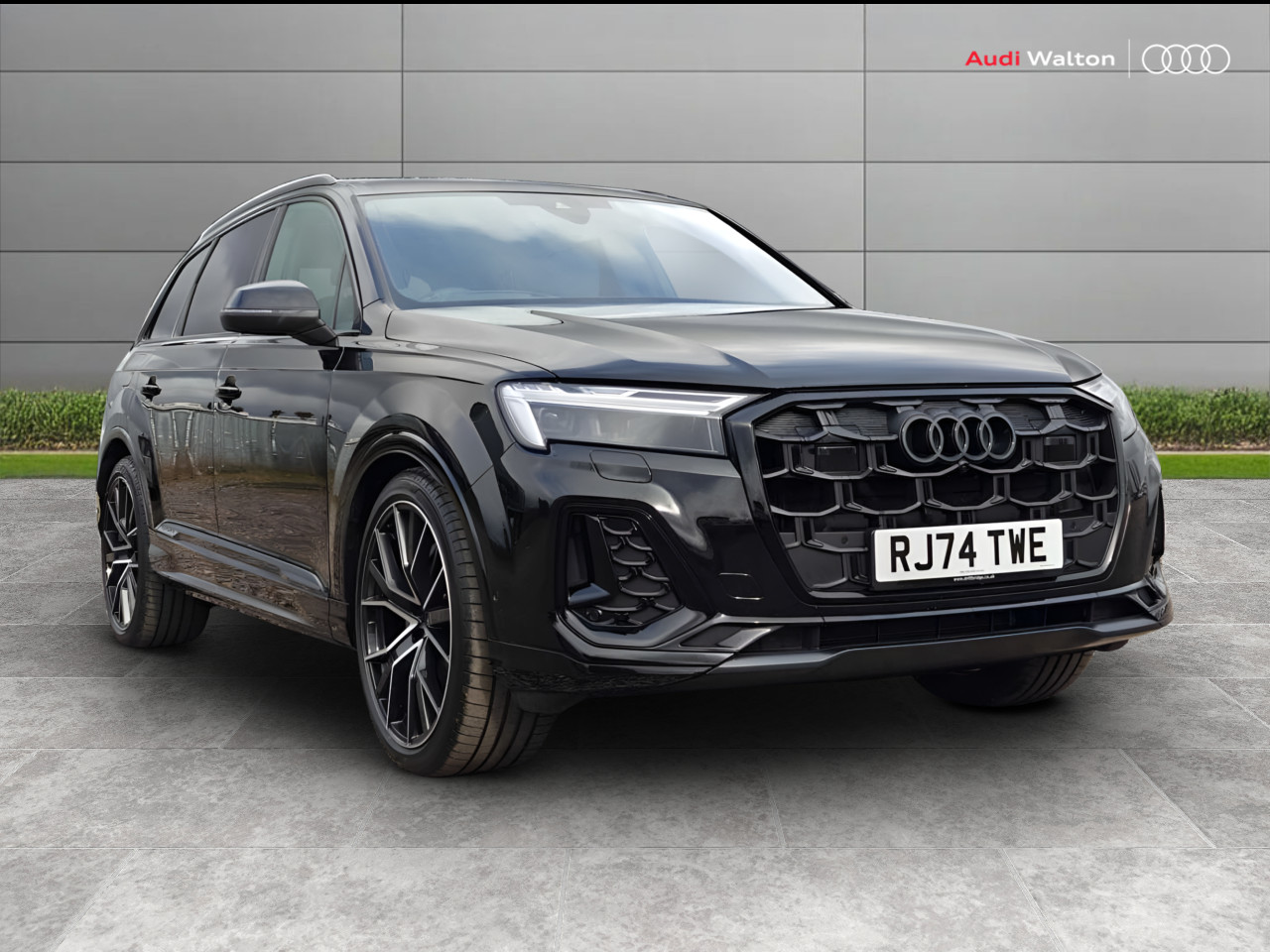 Main listing image - Audi Q7
