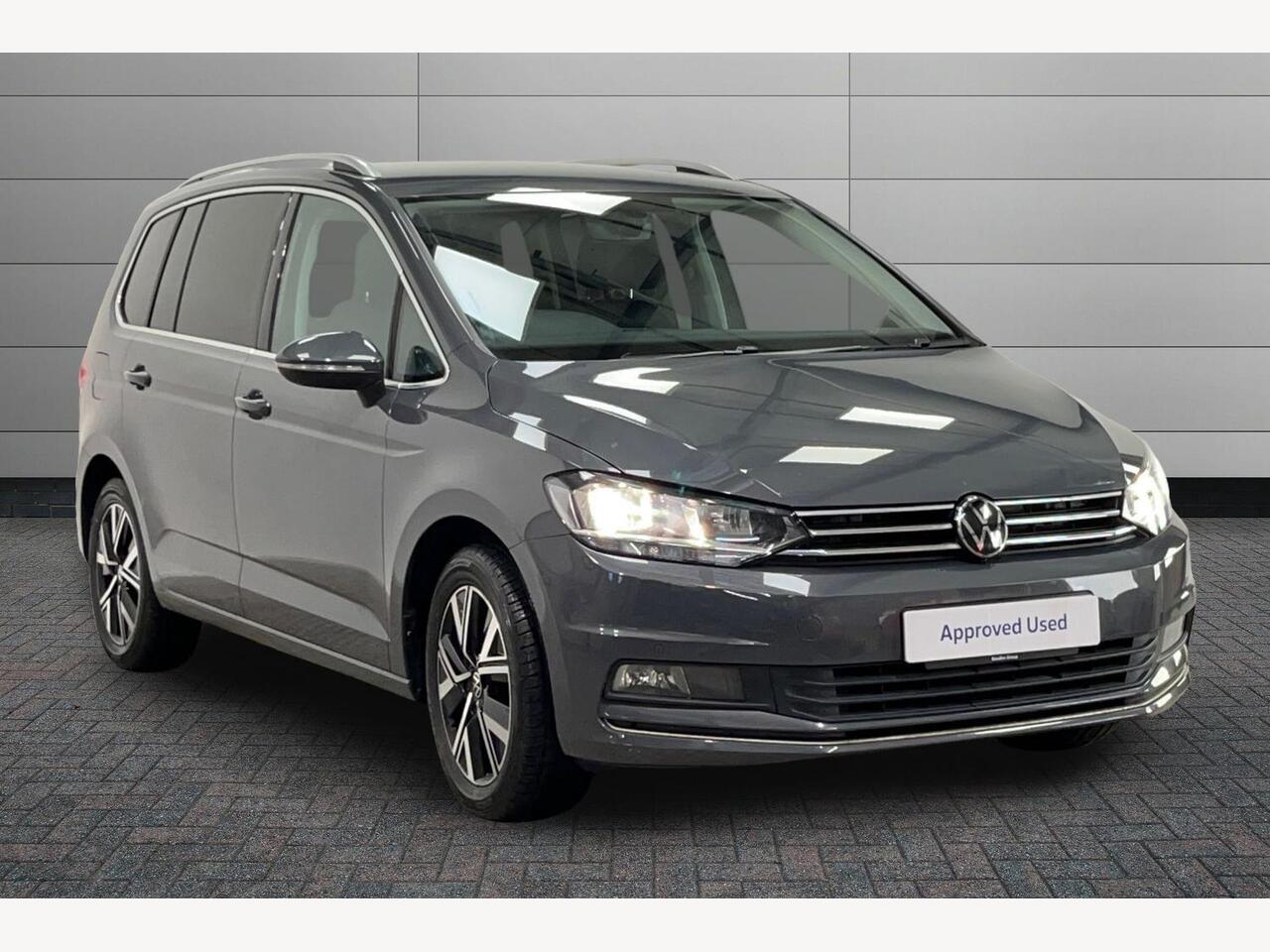 Main listing image - Volkswagen Touran