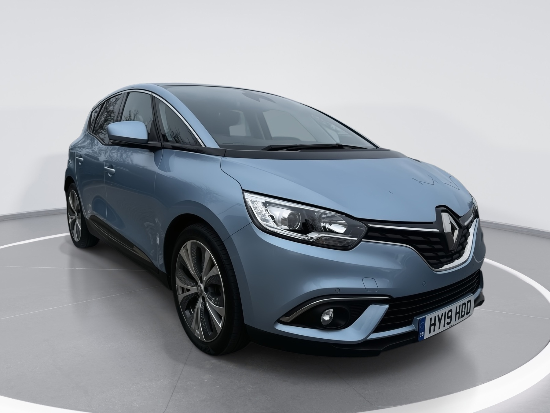 Main listing image - Renault Scenic