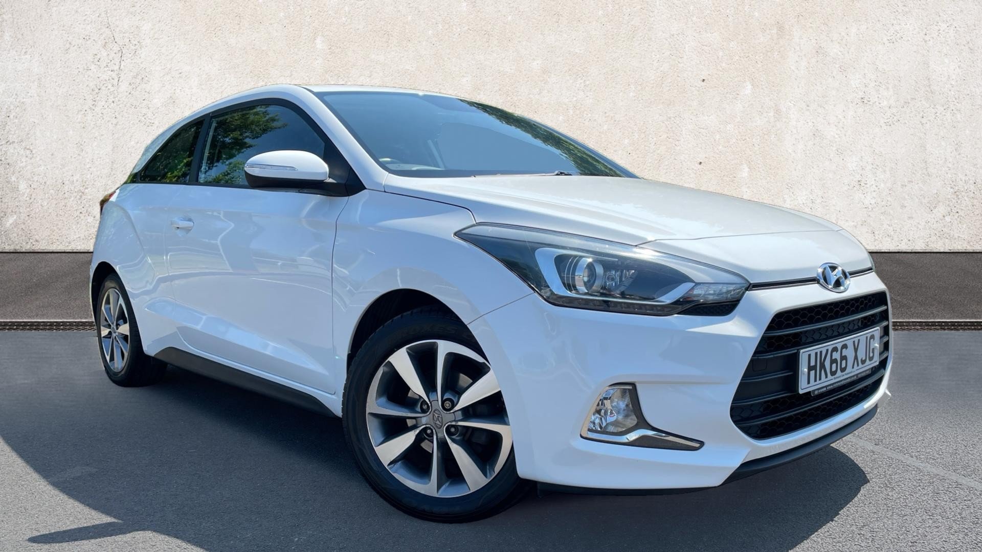 Main listing image - Hyundai i20