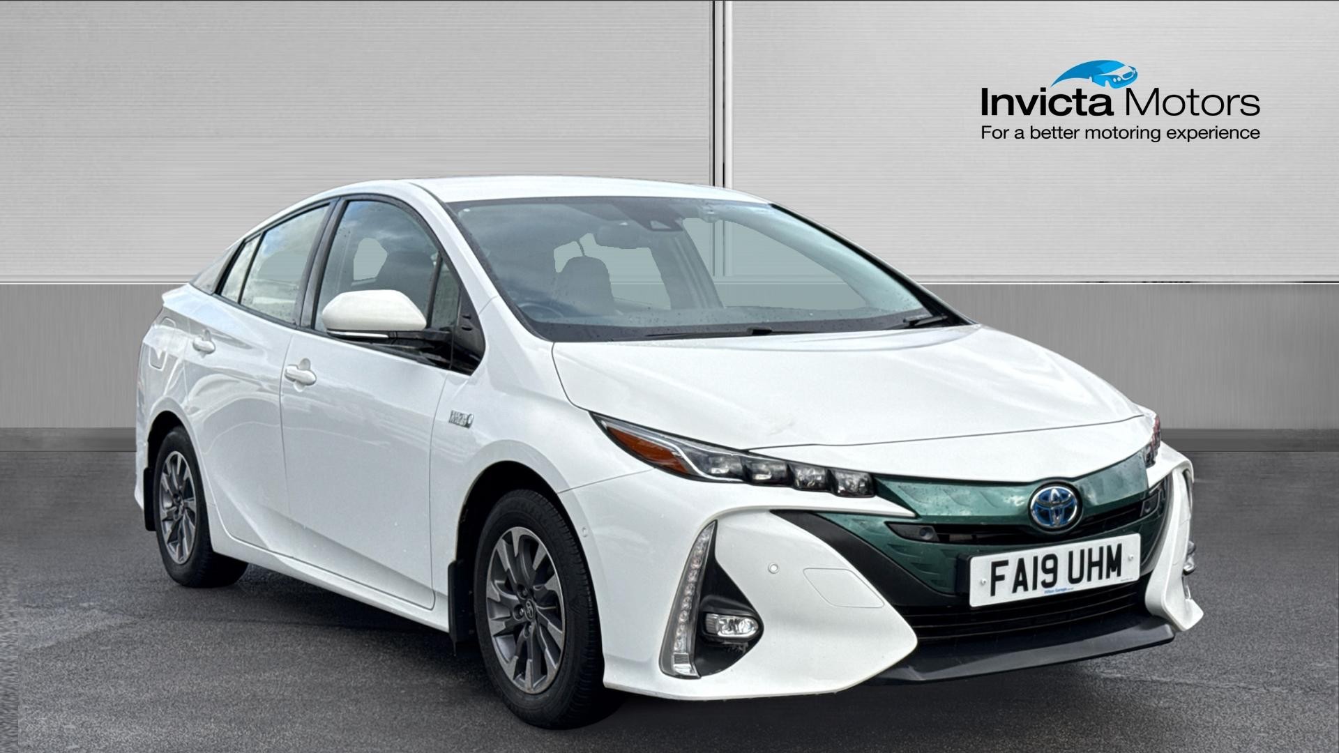 Main listing image - Toyota Prius Plug-In