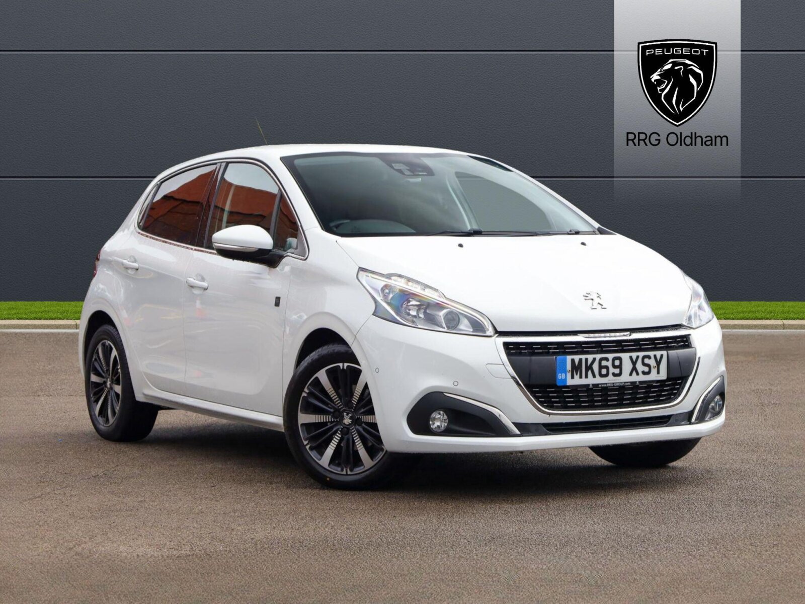 Main listing image - Peugeot 208