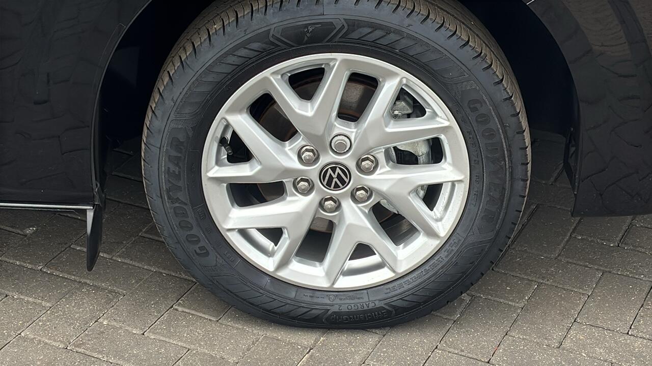 Main listing image - Volkswagen Transporter