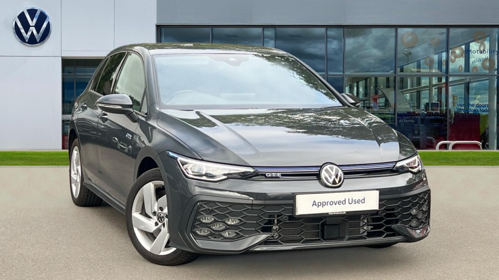 Main listing image - Volkswagen Golf GTE