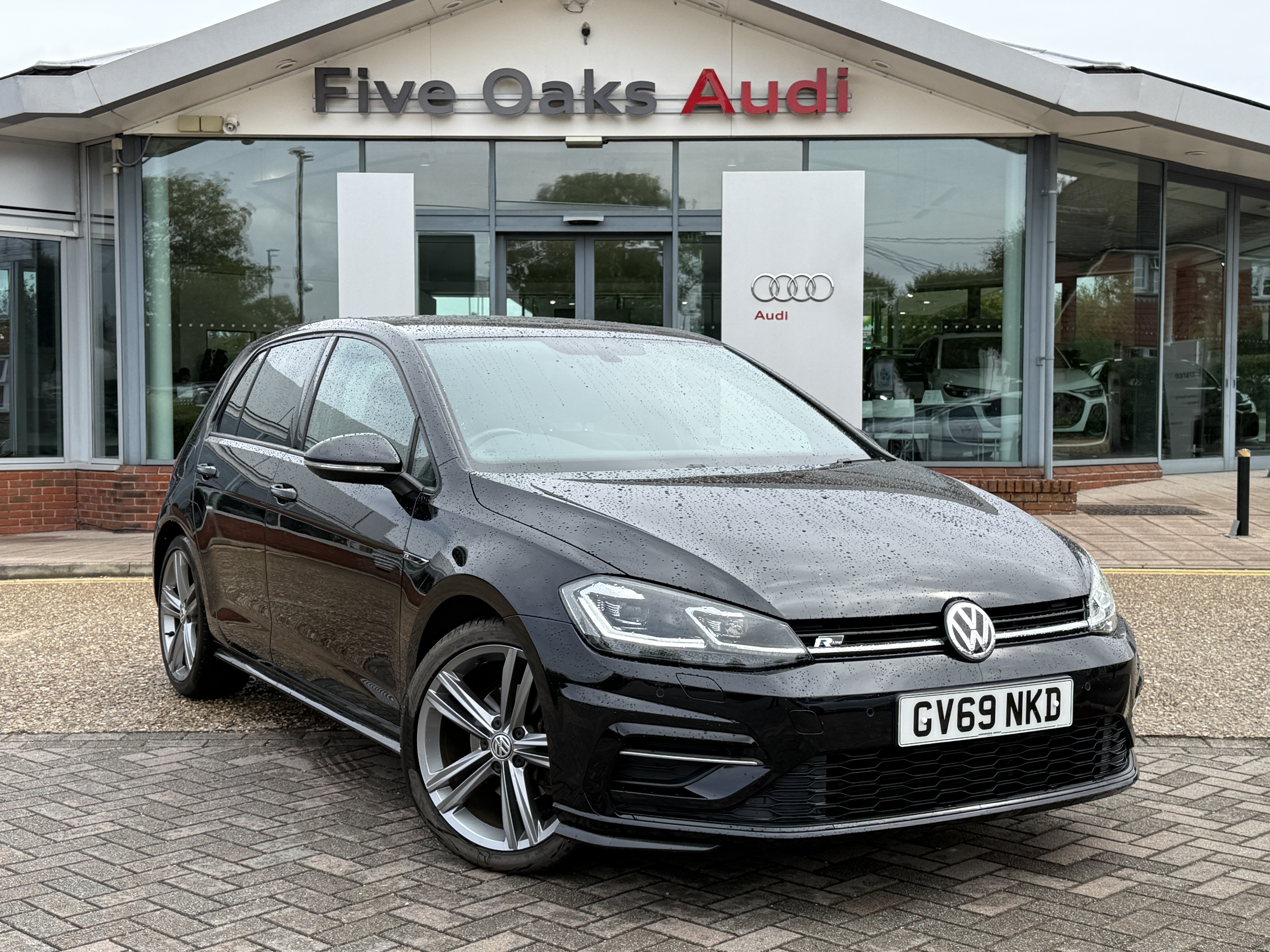 Main listing image - Volkswagen Golf