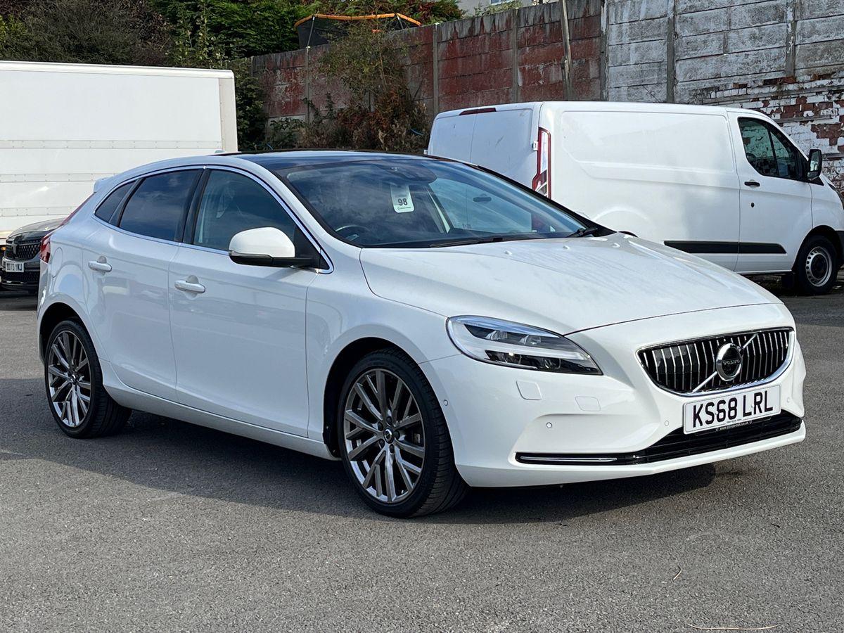 Main listing image - Volvo V40