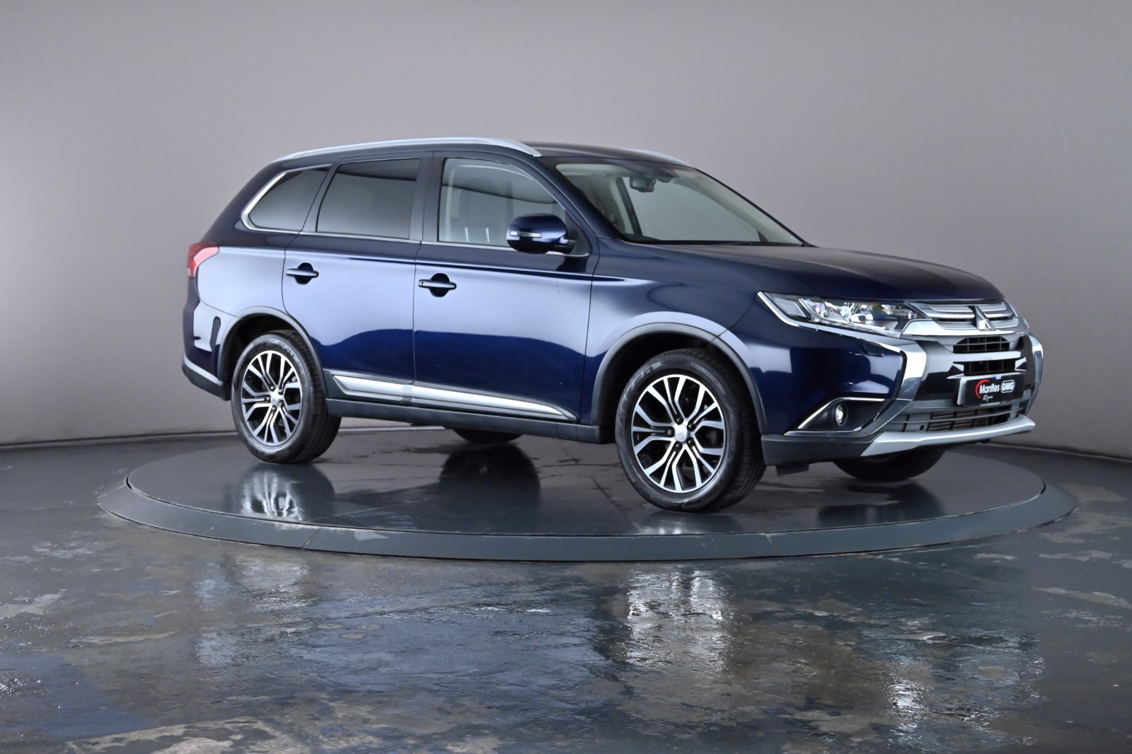 Main listing image - Mitsubishi Outlander