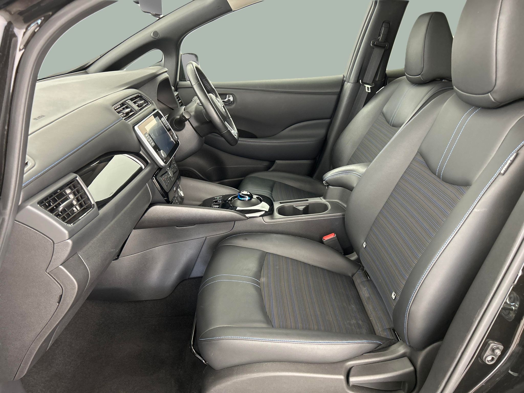 Main listing image - Nissan Leaf