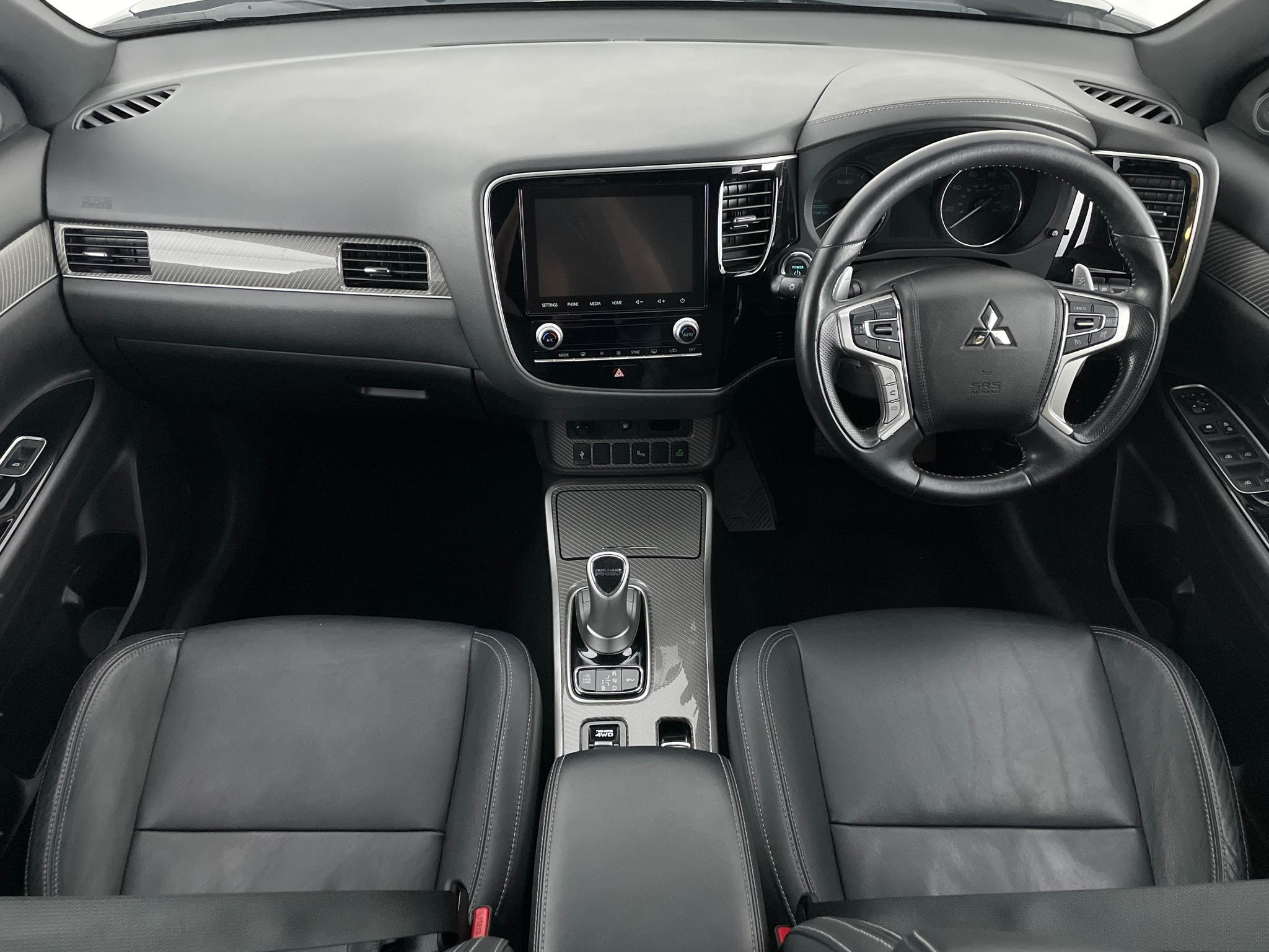 Main listing image - Mitsubishi Outlander