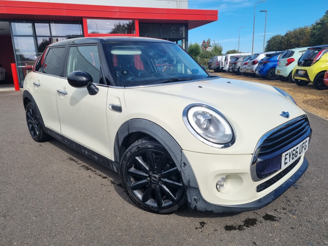 Main listing image - MINI Hatchback 5dr