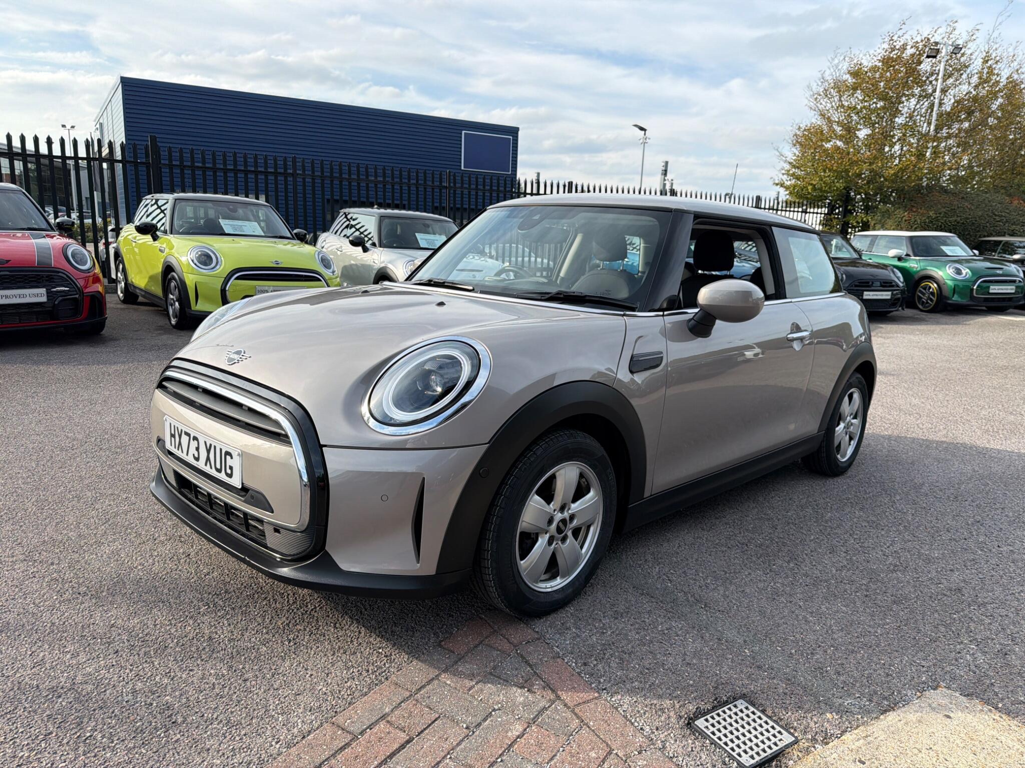 Main listing image - MINI Hatchback