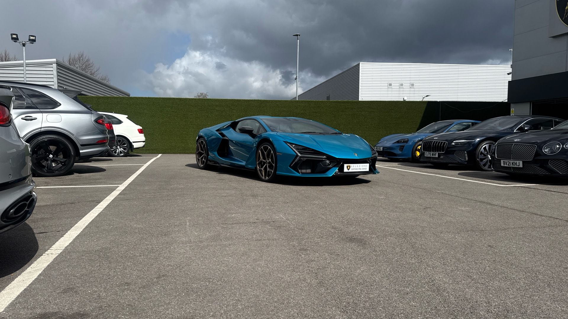 Main listing image - Lamborghini Revuelto