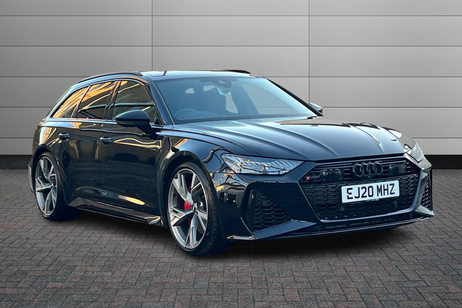 Main listing image - Audi RS6