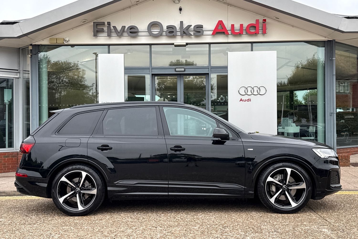 Main listing image - Audi Q7