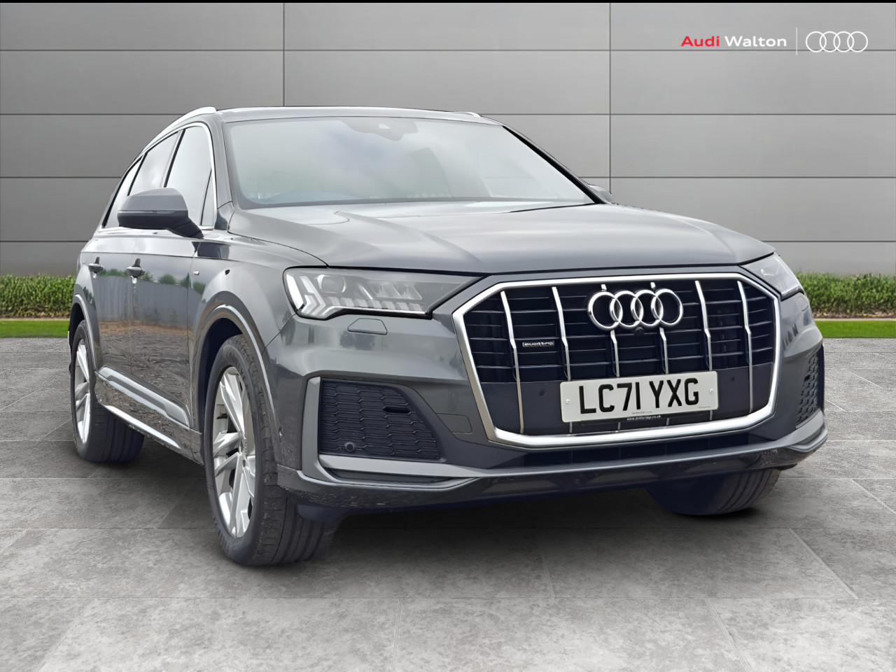Main listing image - Audi Q7