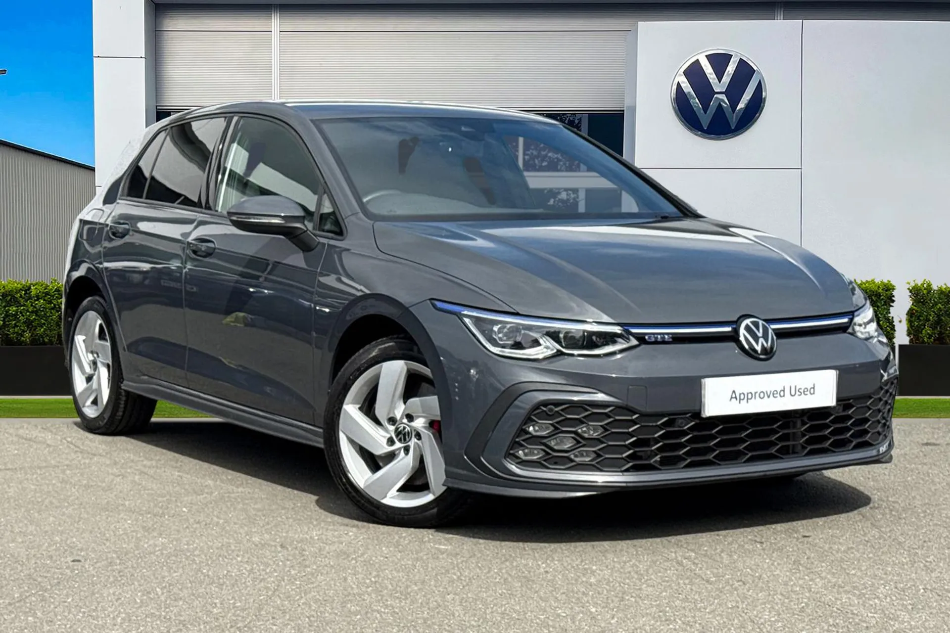 Main listing image - Volkswagen Golf GTE