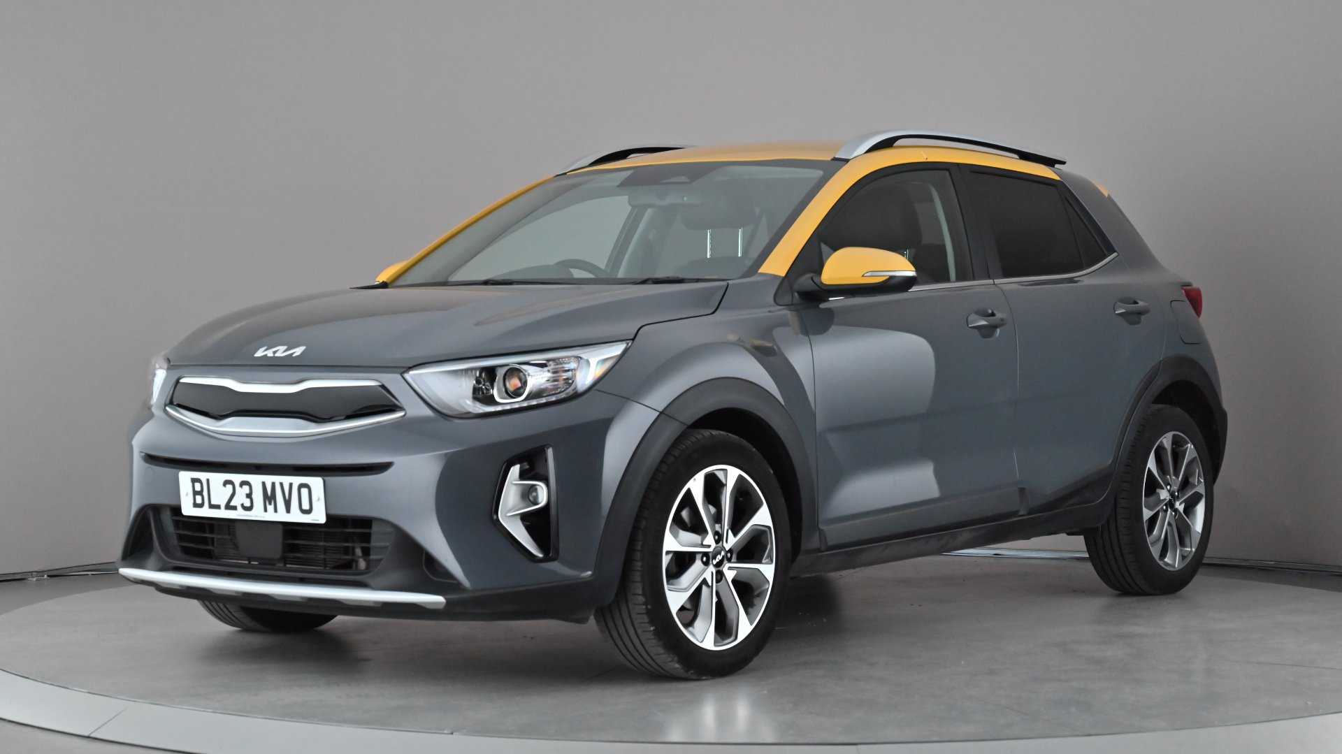 Main listing image - Kia Stonic