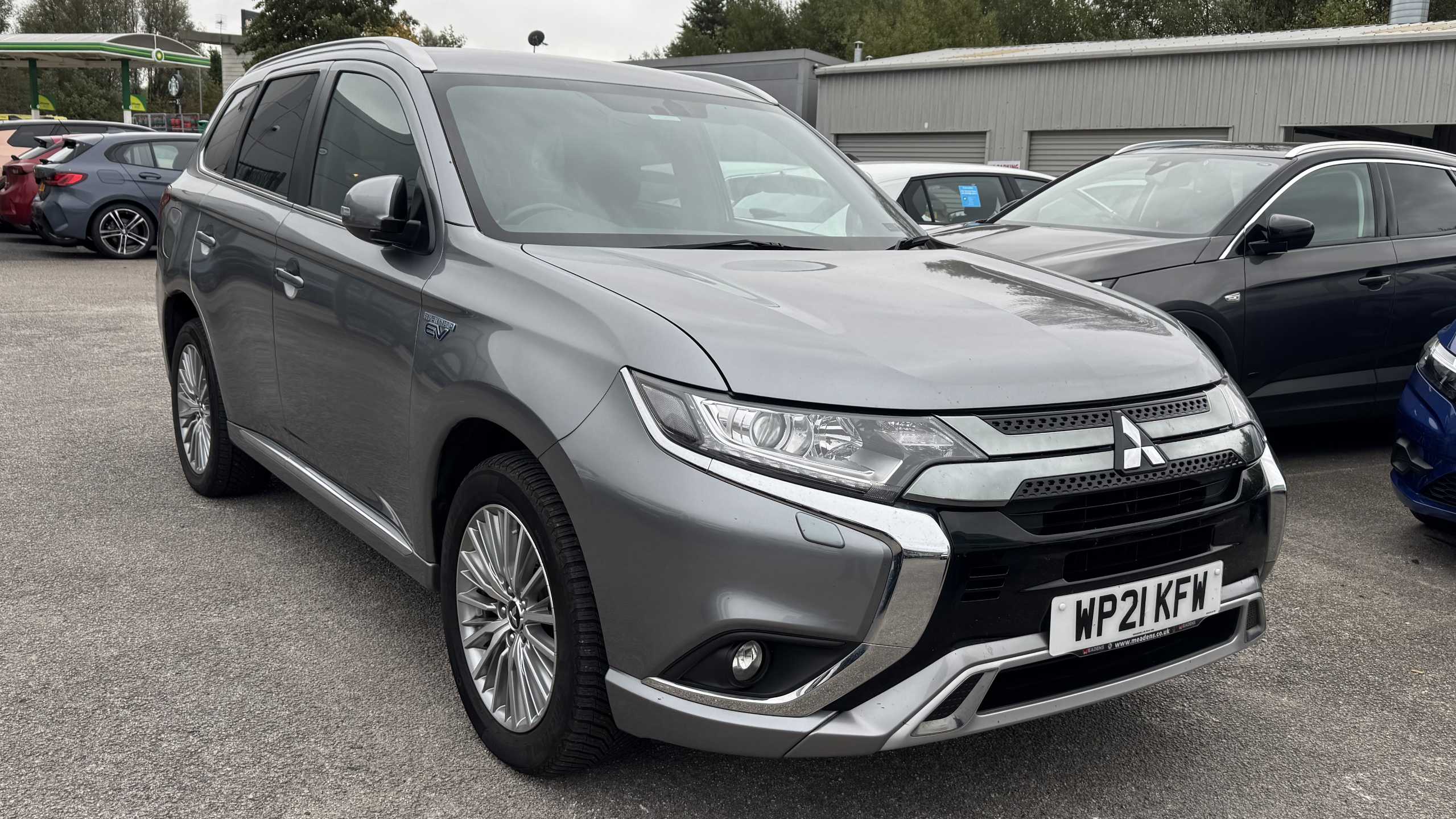 Main listing image - Mitsubishi Outlander