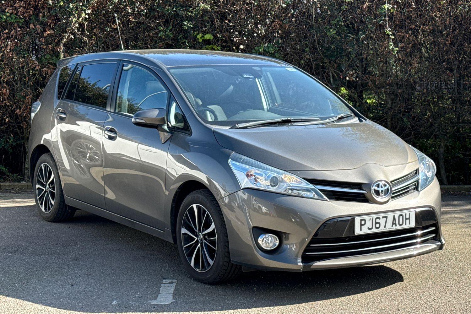 Main listing image - Toyota Verso