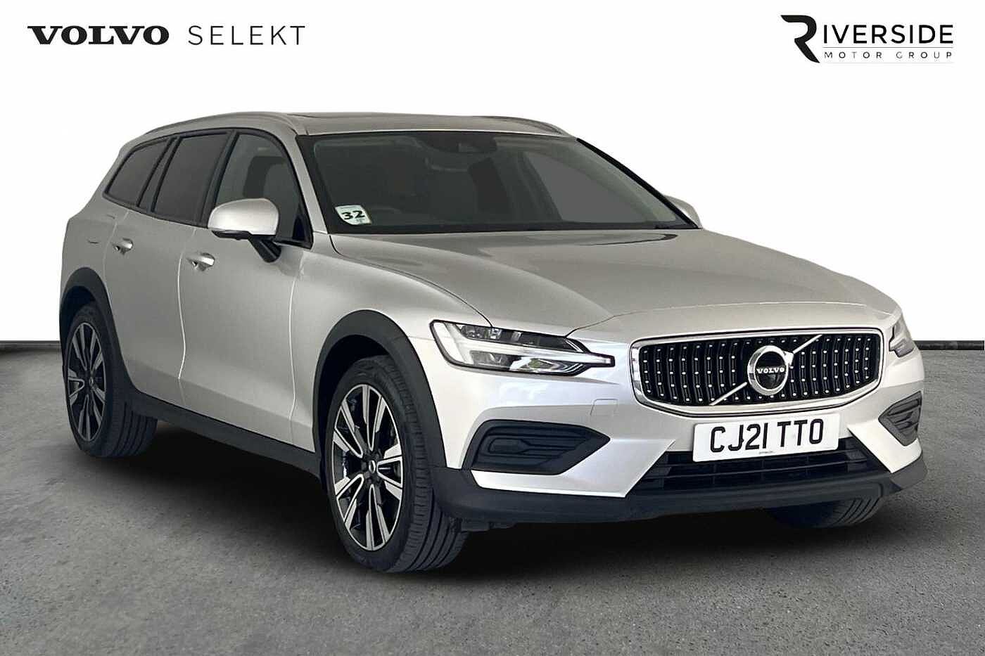 Main listing image - Volvo V60 Cross Country
