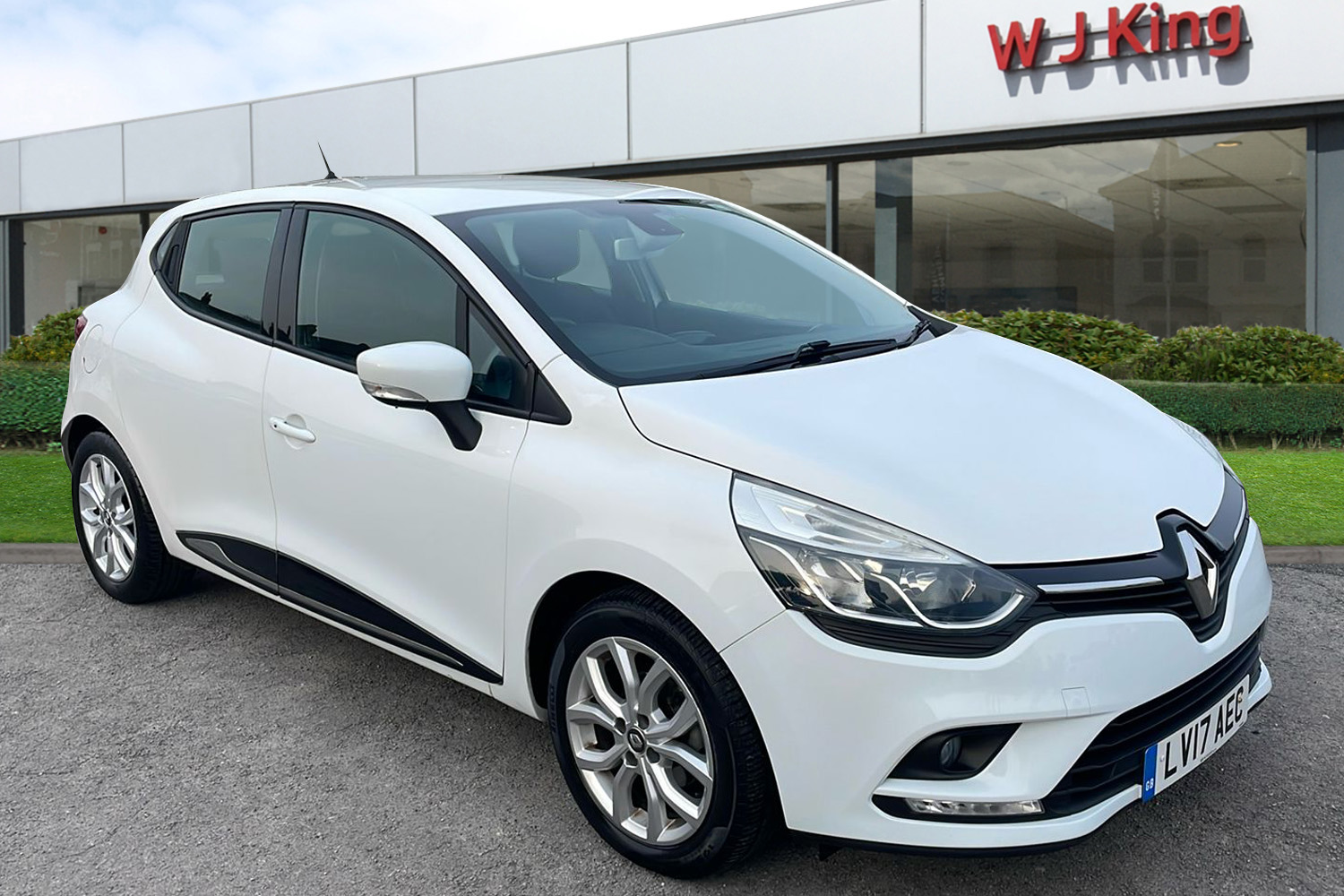 Main listing image - Renault Clio