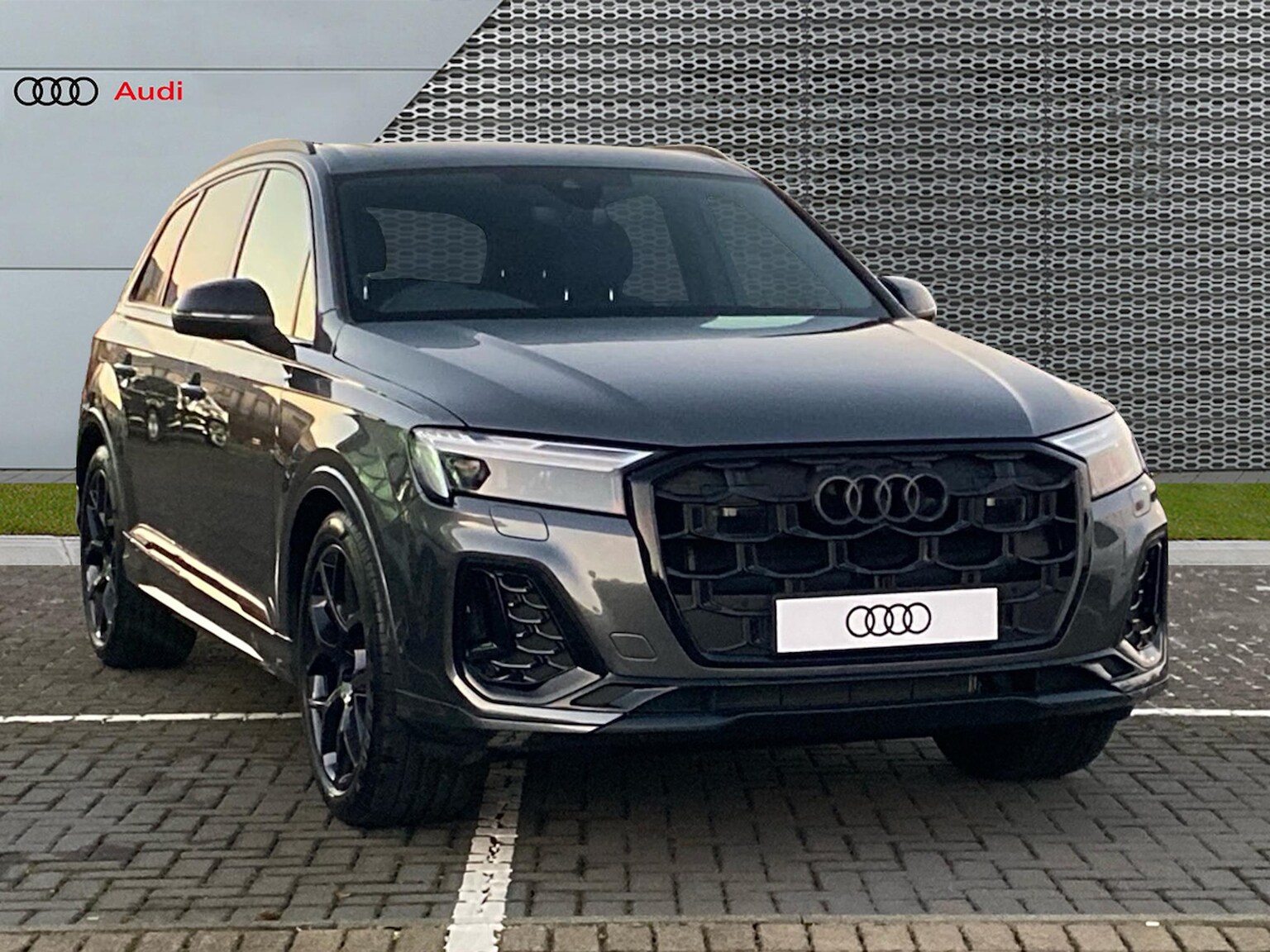 Main listing image - Audi Q7