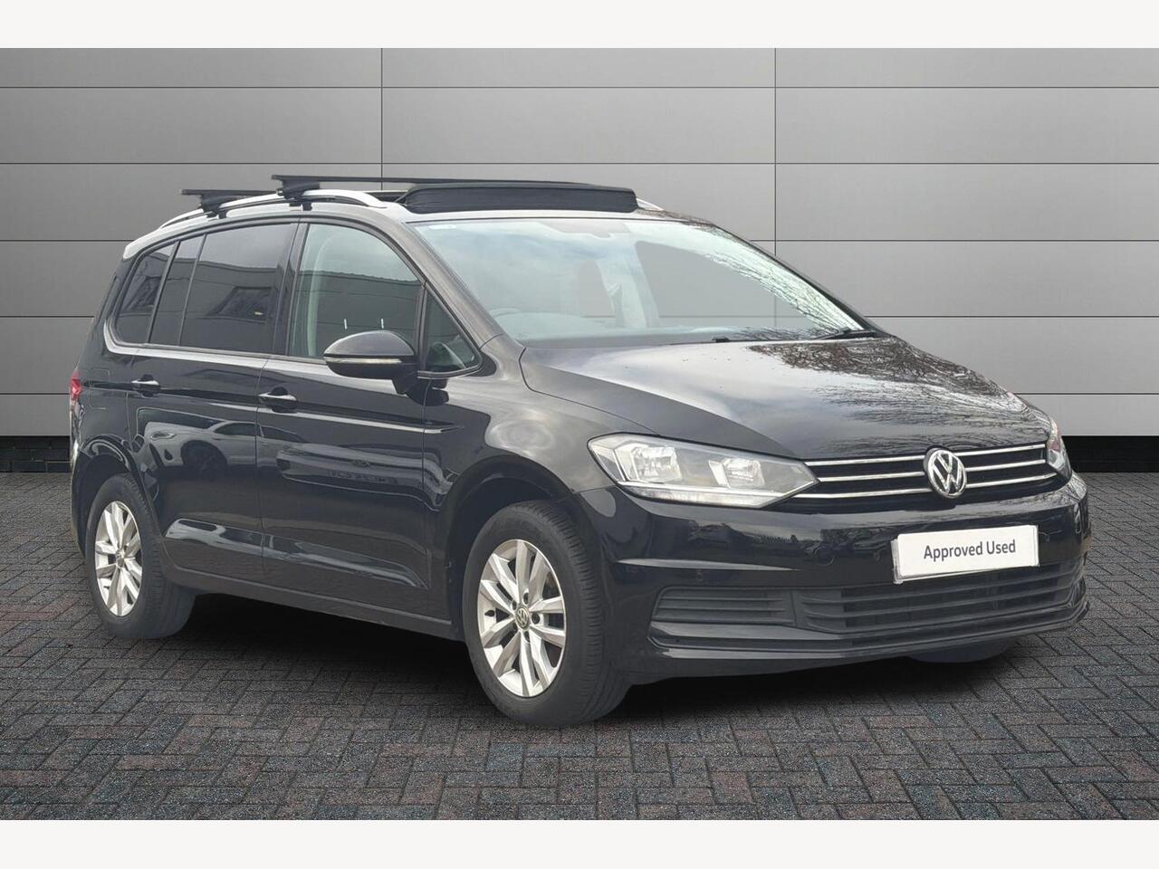 Main listing image - Volkswagen Touran