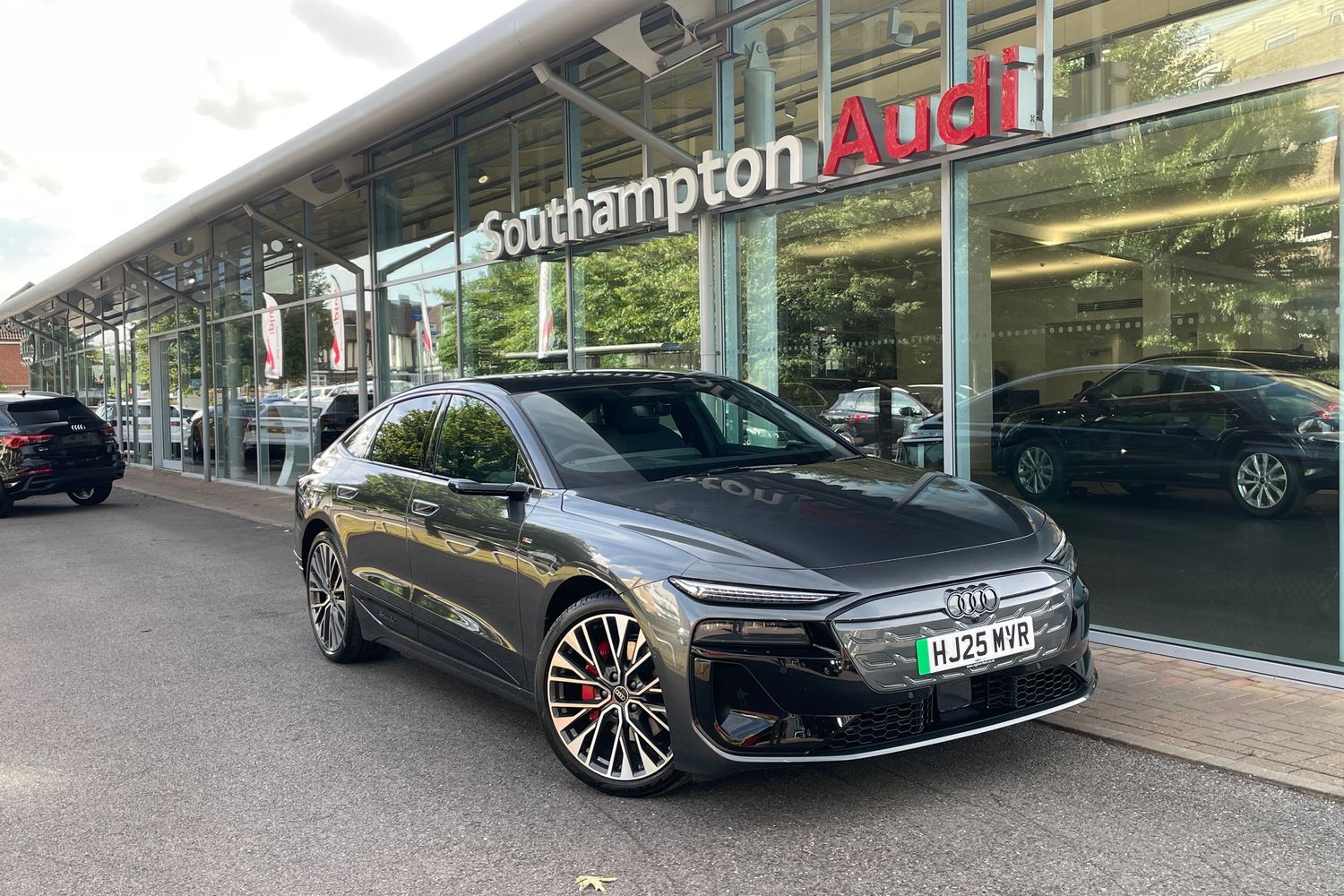 Main listing image - Audi A6