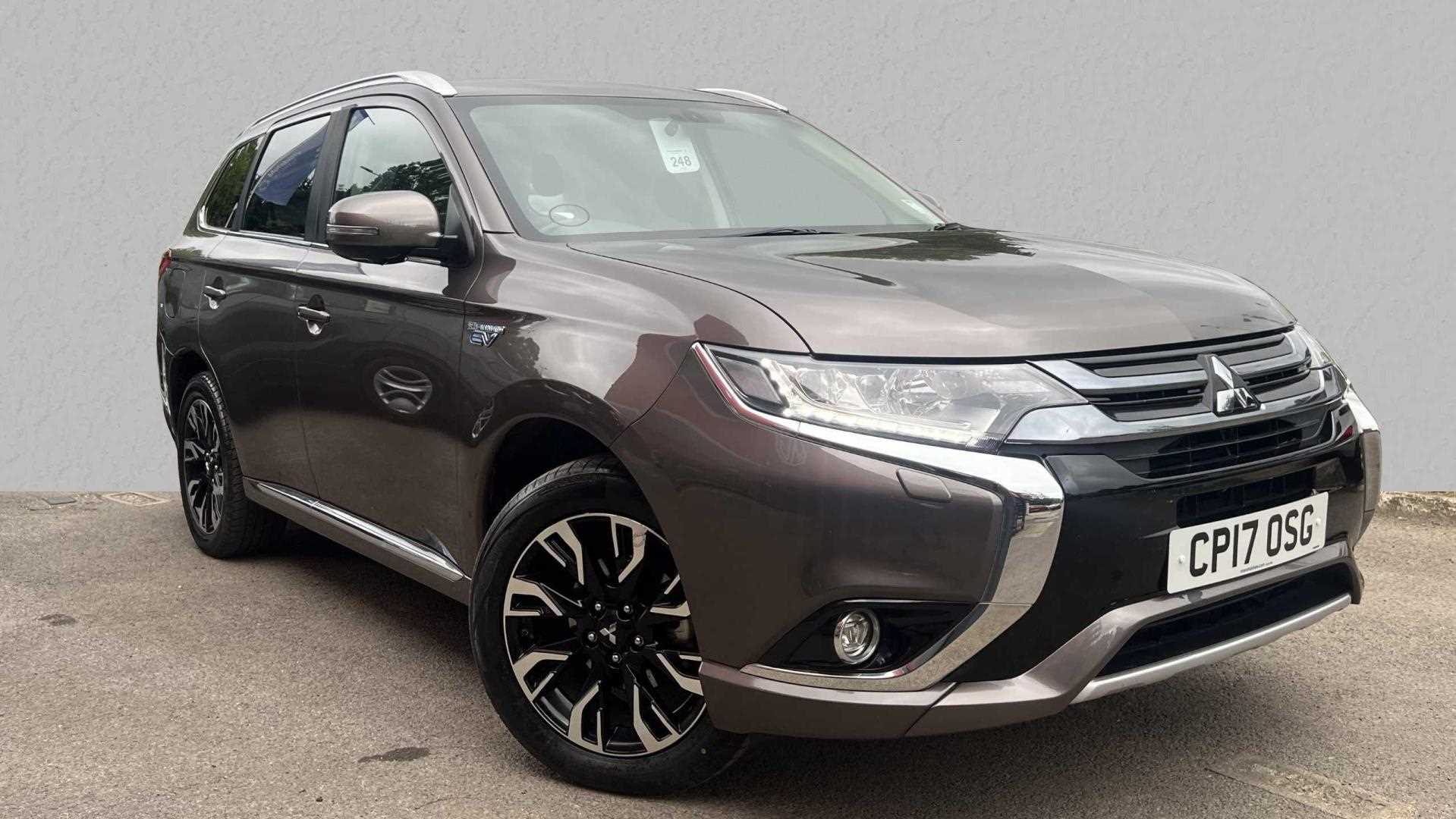 Main listing image - Mitsubishi Outlander