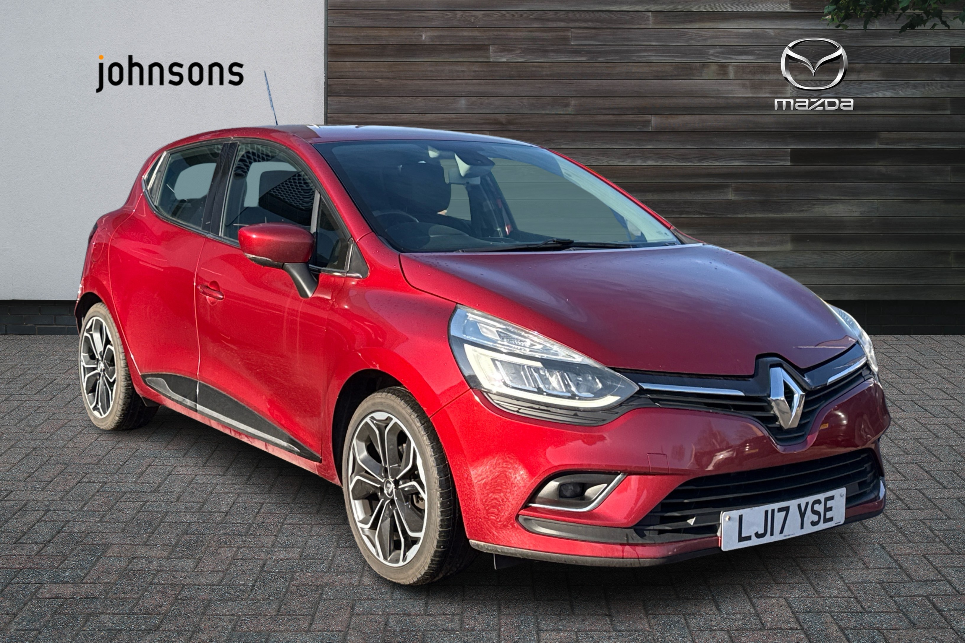 Main listing image - Renault Clio