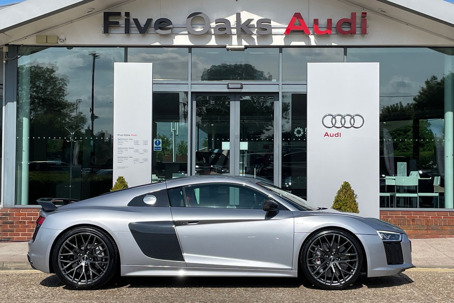 Main listing image - Audi R8