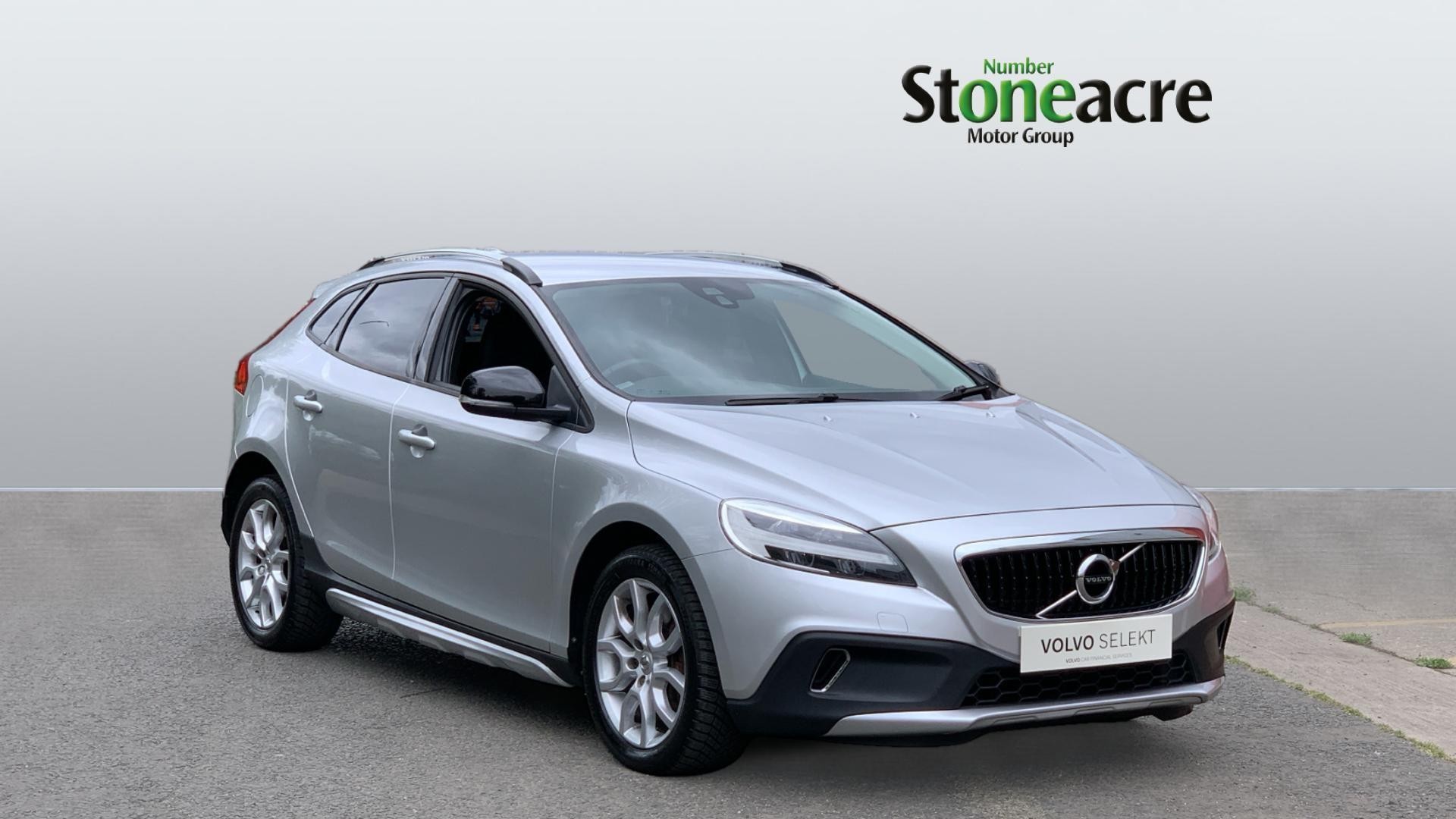 Main listing image - Volvo V40 Cross Country